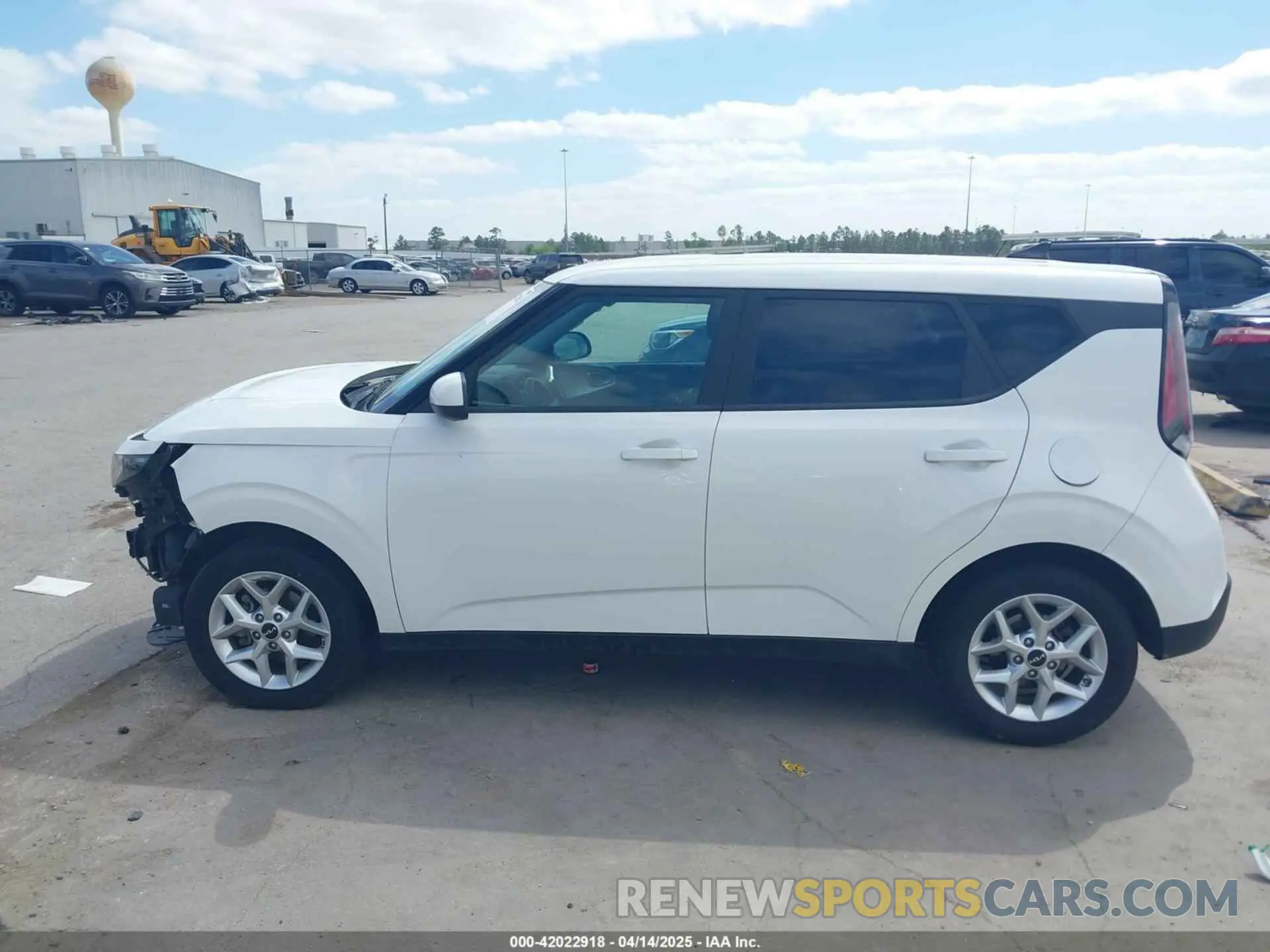 14 Photograph of a damaged car KNDJ23AU0P7861374 KIA SOUL 2023