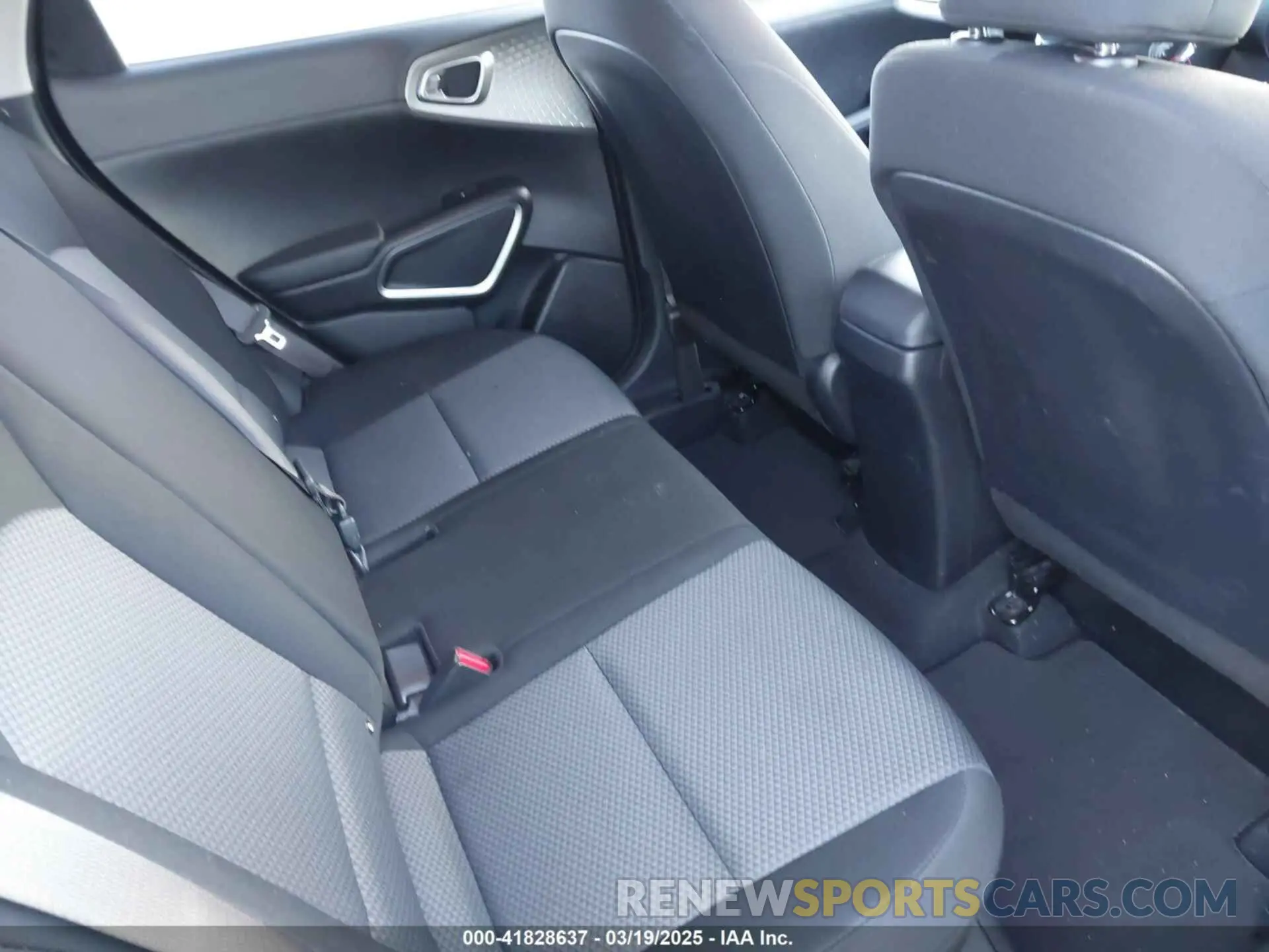 8 Фотография поврежденного автомобиля KNDJ23AU0P7881219 KIA SOUL 2023