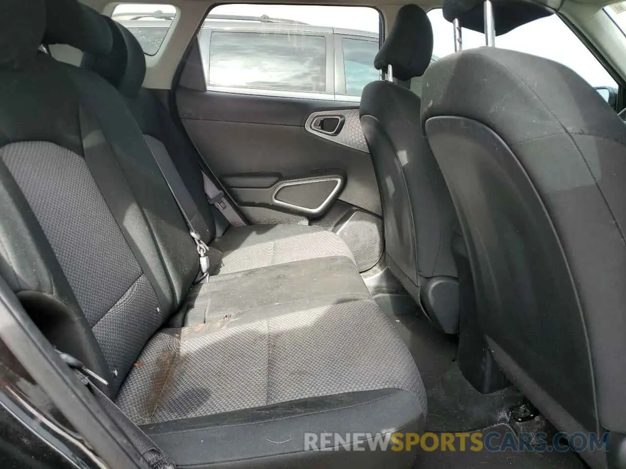 10 Photograph of a damaged car KNDJ23AU2P7868424 KIA SOUL 2023