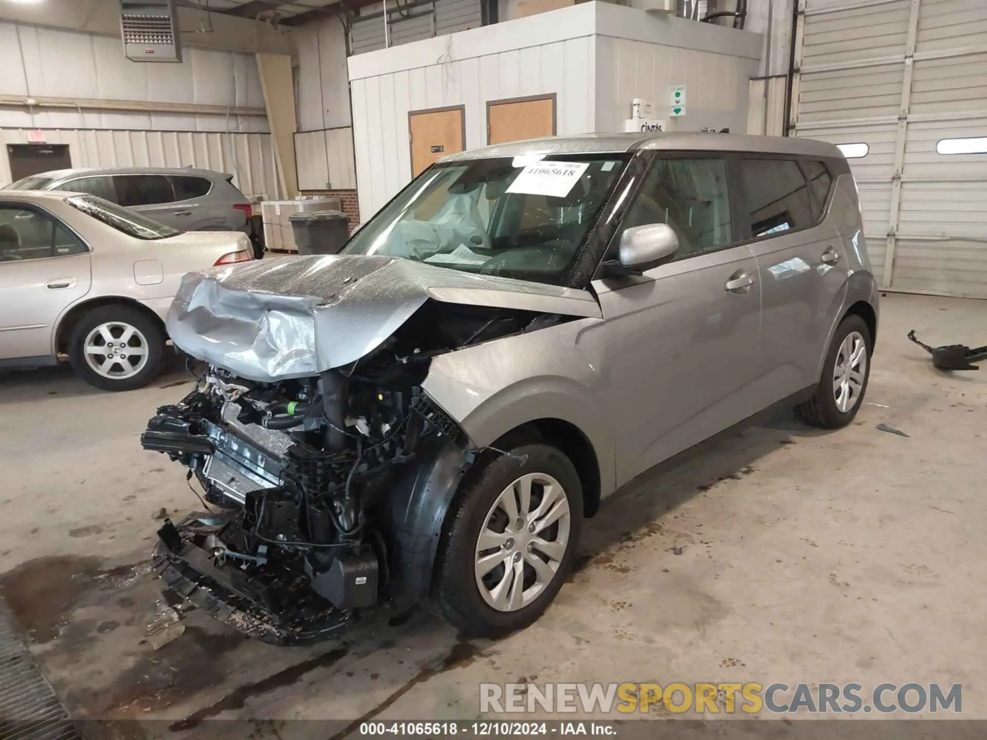 2 Фотография поврежденного автомобиля KNDJ23AU3P7872000 KIA SOUL 2023
