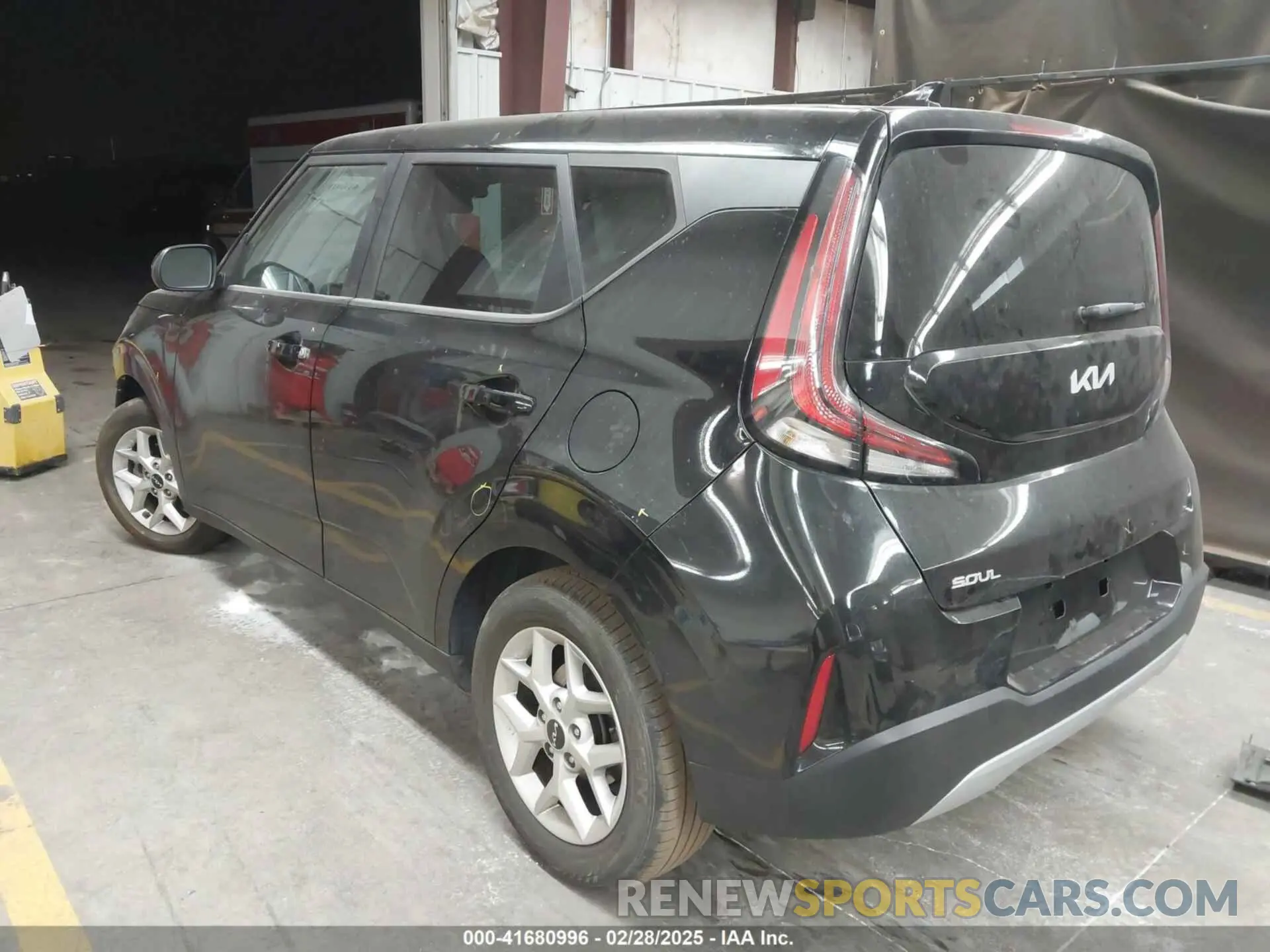3 Фотография поврежденного автомобиля KNDJ23AU3P7881148 KIA SOUL 2023