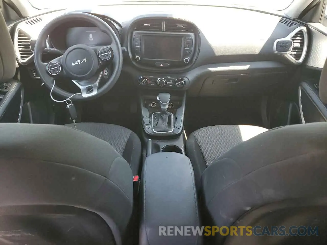 8 Фотография поврежденного автомобиля KNDJ23AU8P7848601 KIA SOUL 2023