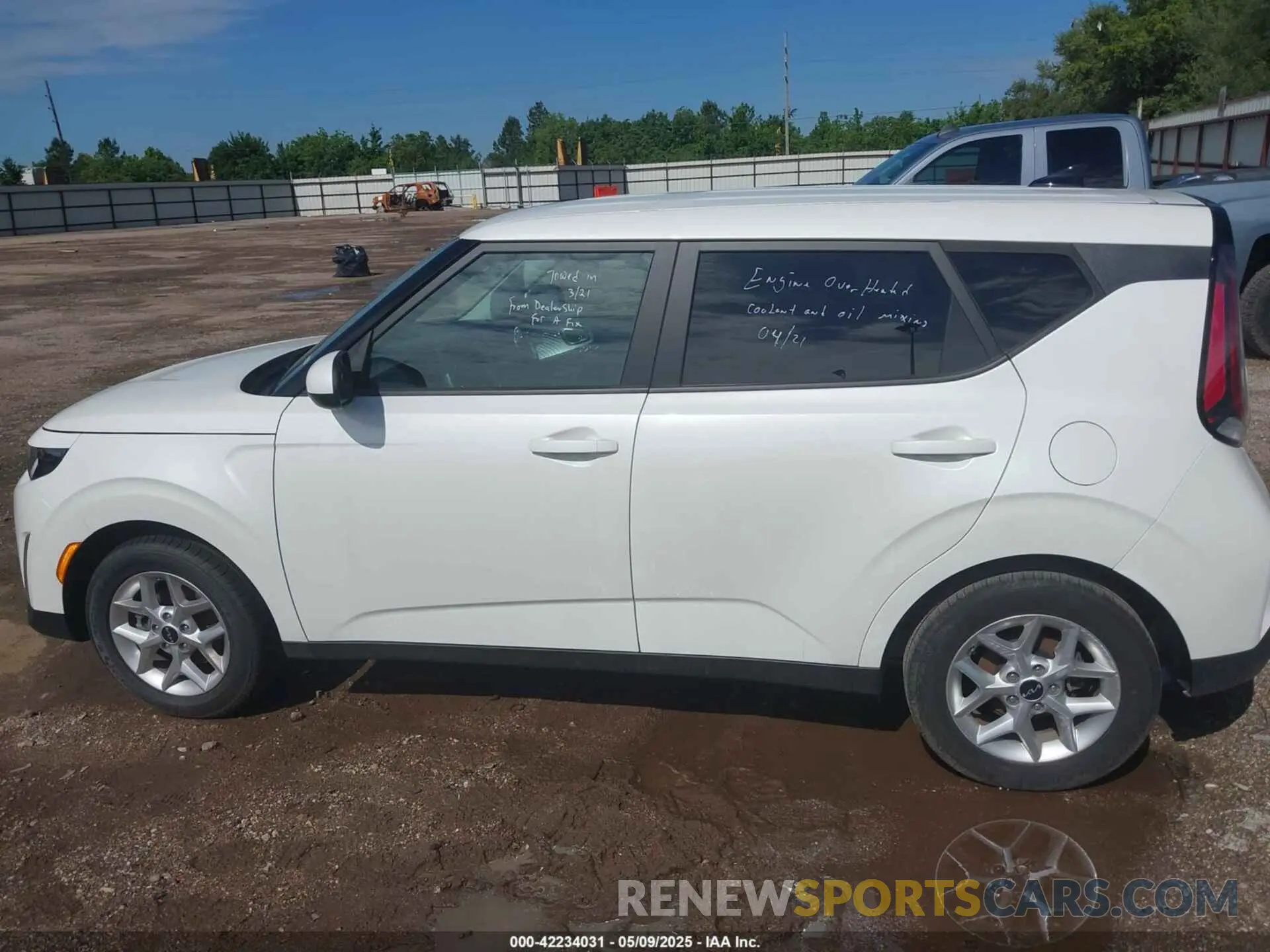 14 Photograph of a damaged car KNDJ23AU8P7861431 KIA SOUL 2023