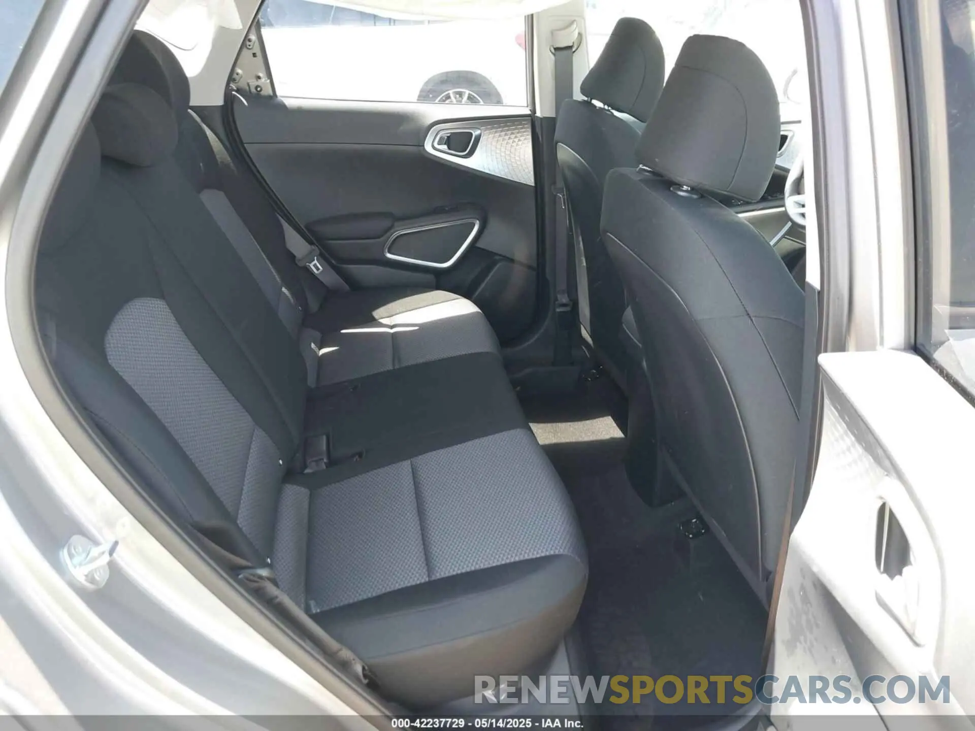 8 Фотография поврежденного автомобиля KNDJ23AU9P7886550 KIA SOUL 2023