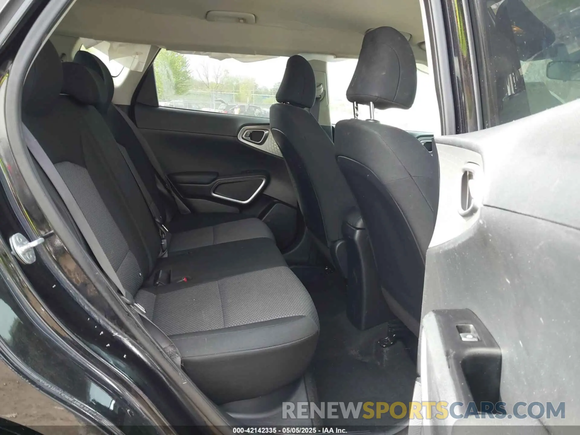 8 Фотография поврежденного автомобиля KNDJ23AUXP7840046 KIA SOUL 2023