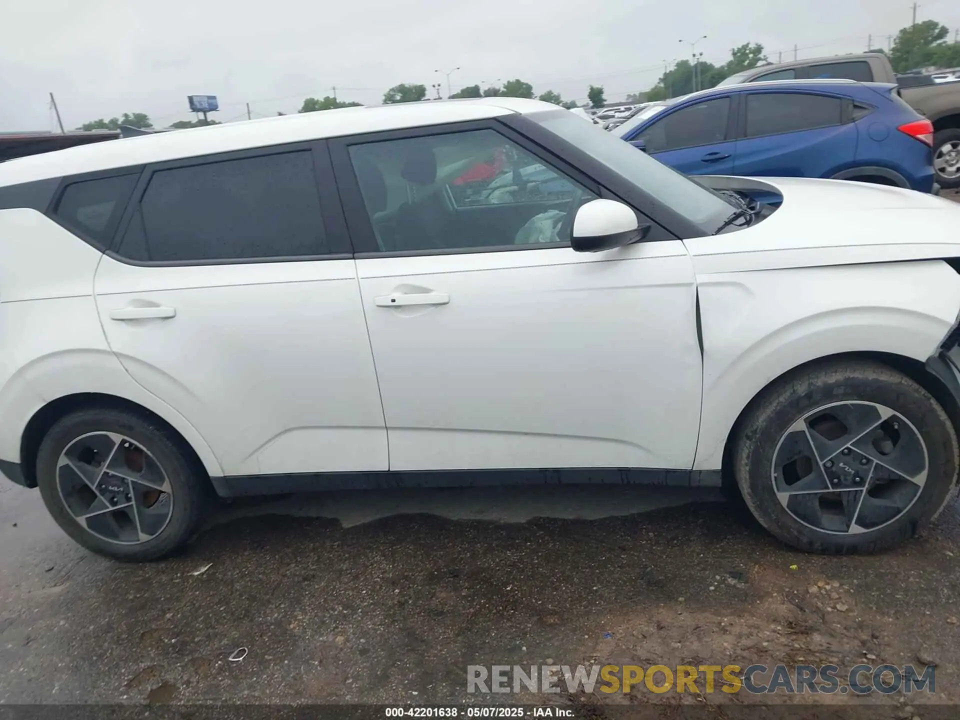 13 Photograph of a damaged car KNDJ33AU5P7838976 KIA SOUL 2023