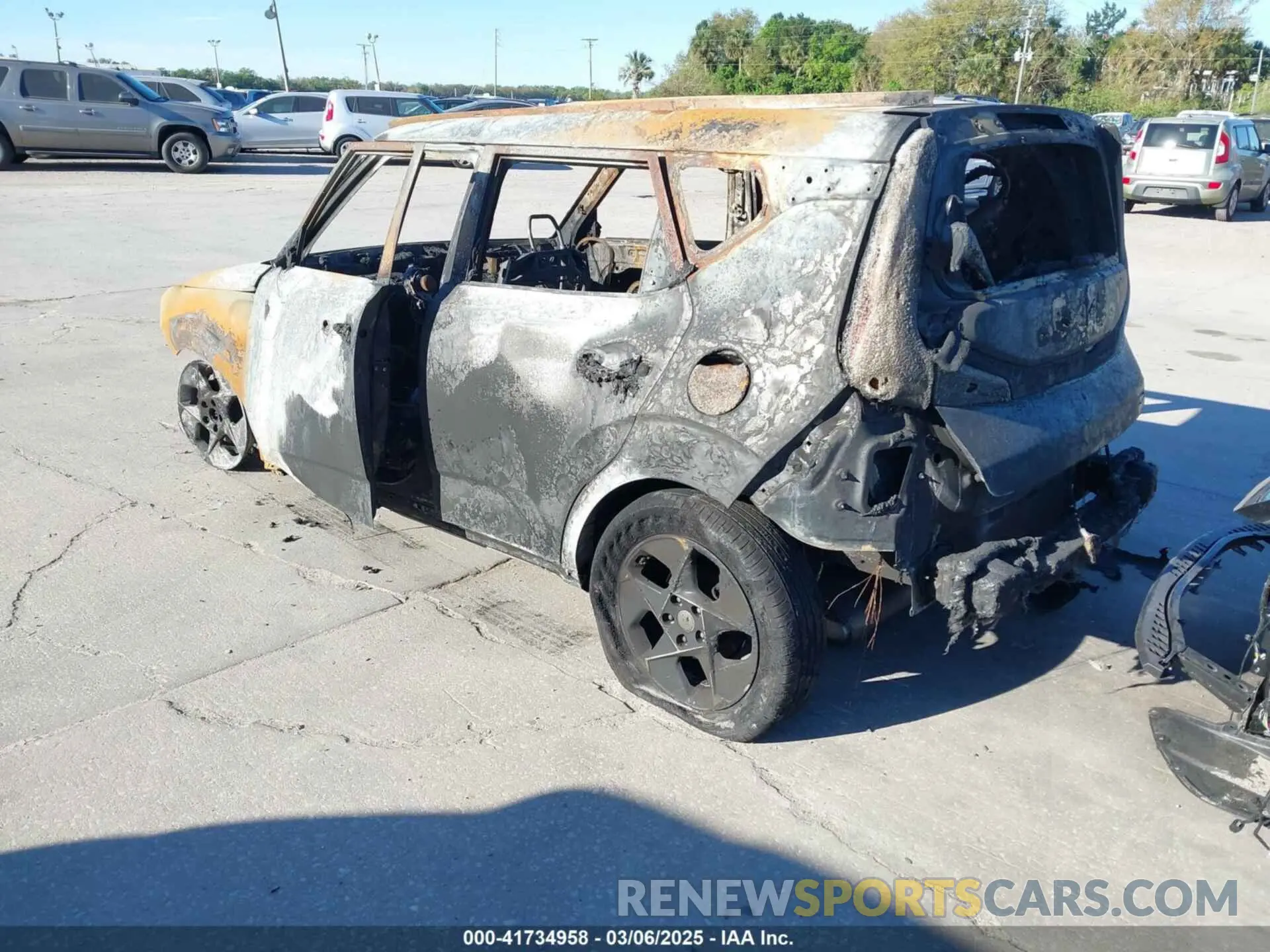 3 Photograph of a damaged car KNDJ33AU5P7893234 KIA SOUL 2023
