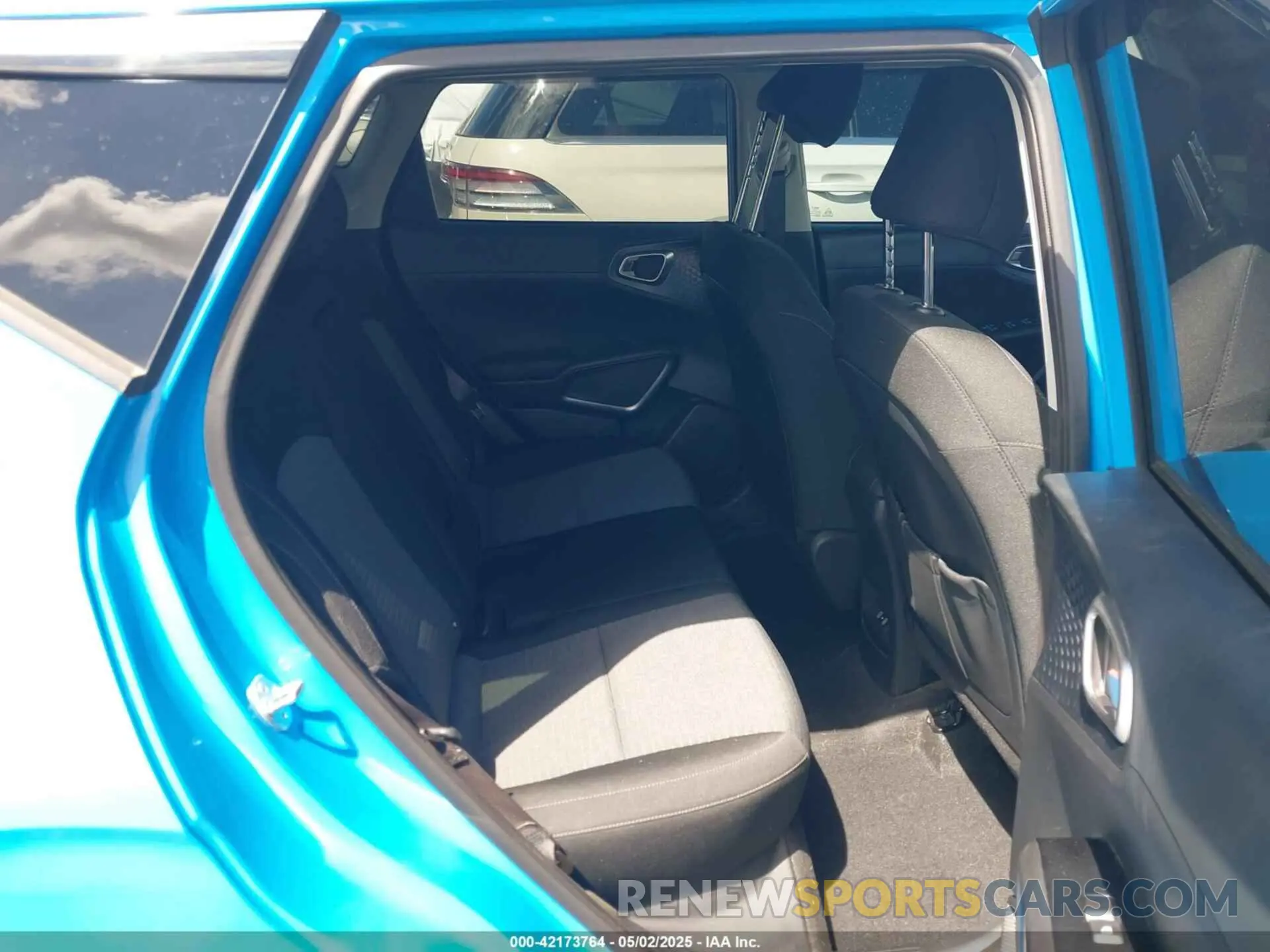 8 Фотография поврежденного автомобиля KNDJ33AU8P7210149 KIA SOUL 2023