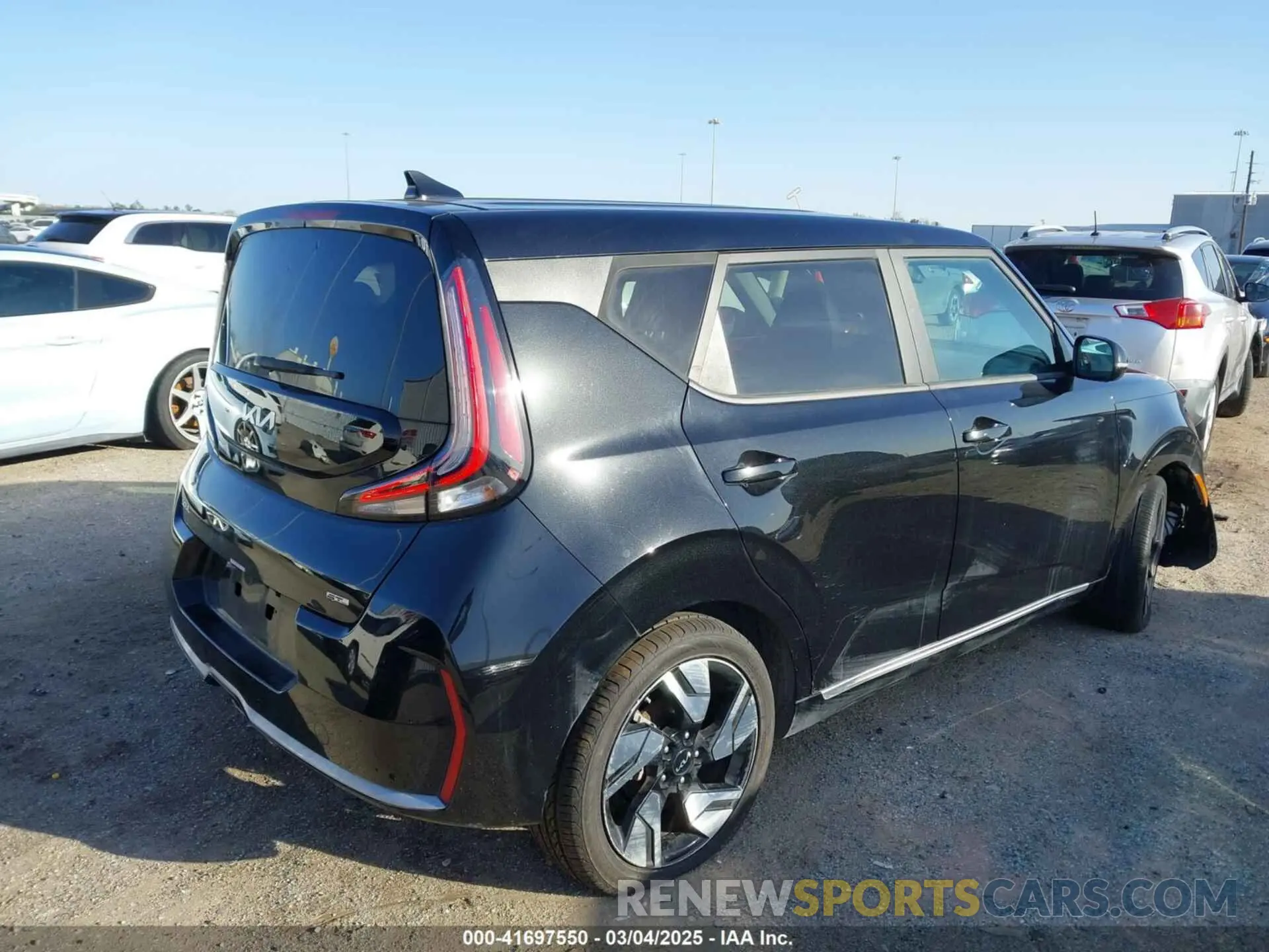 4 Photograph of a damaged car KNDJ53AU6P7858020 KIA SOUL 2023