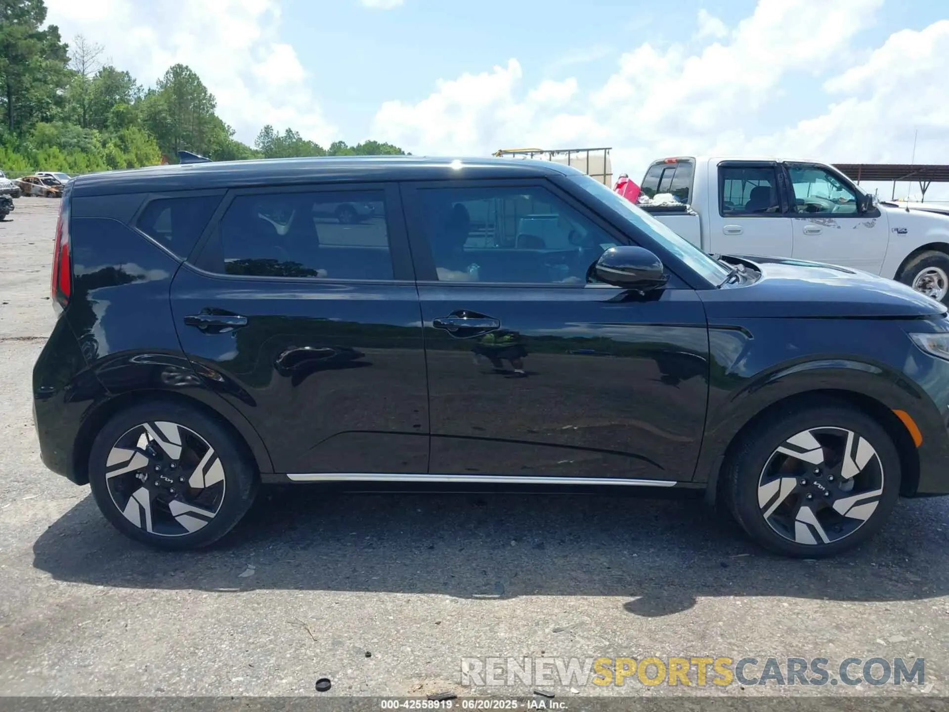 12 Photograph of a damaged car KNDJ53AUXP7872874 KIA SOUL 2023
