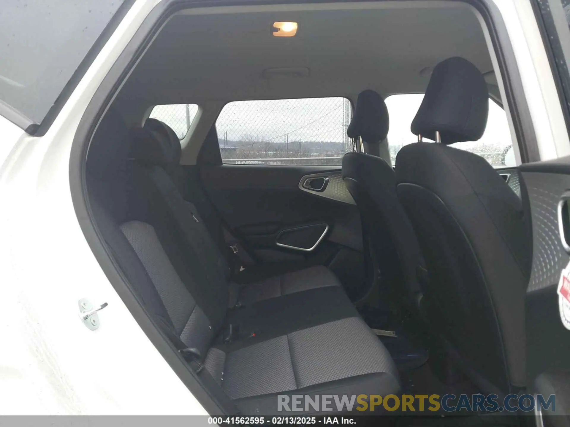 8 Фотография поврежденного автомобиля KNDJ23AU5R7237881 KIA SOUL 2024