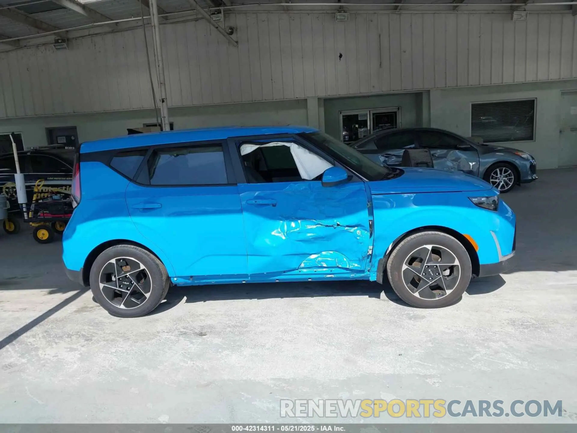 14 Photograph of a damaged car KNDJ33AU1R7225272 KIA SOUL 2024