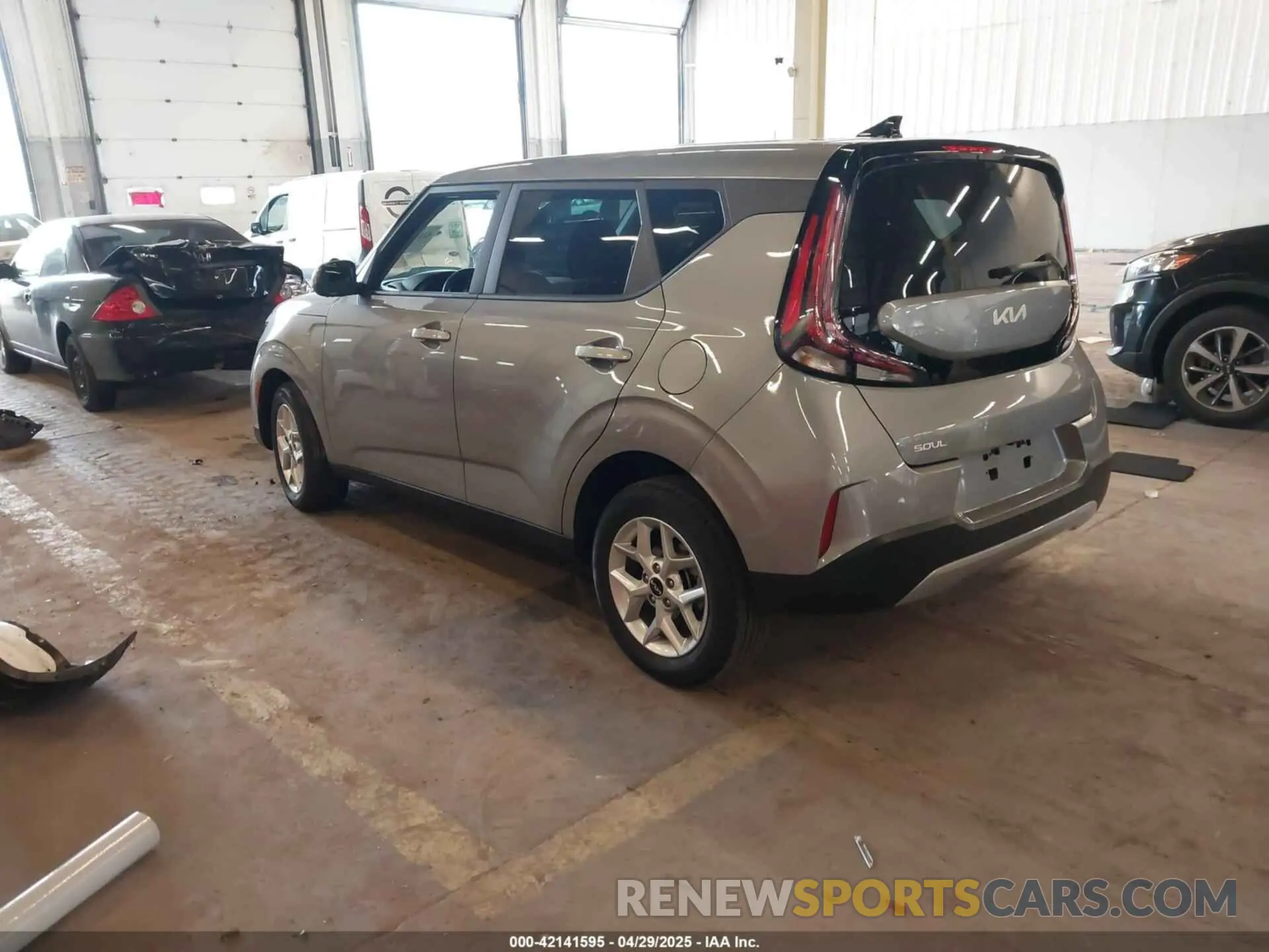 3 Фотография поврежденного автомобиля KNDJ23AU6S7922624 KIA SOUL 2025