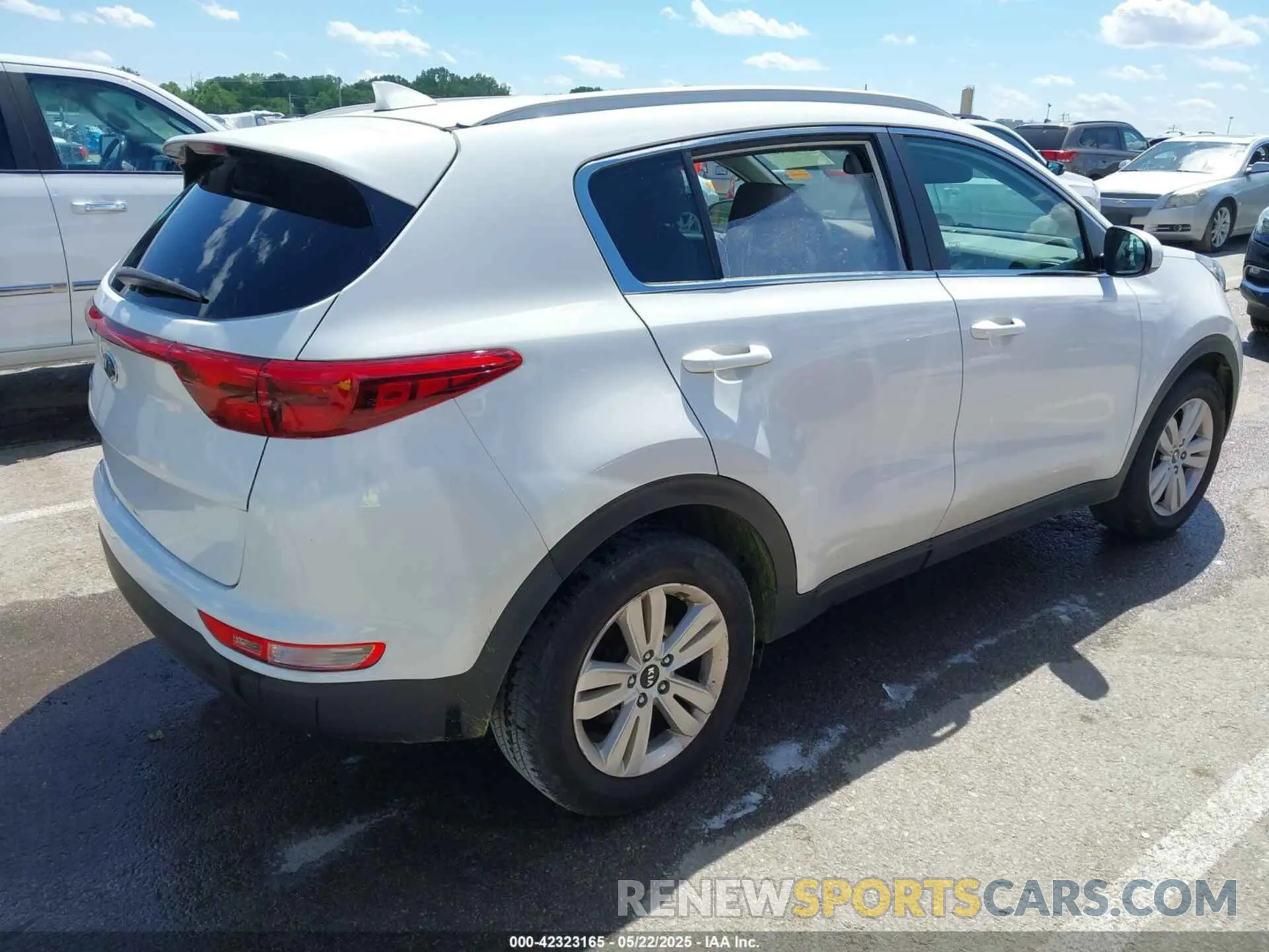 4 Photograph of a damaged car KNDPM3AC2K7607881 KIA SPORTAGE 2019
