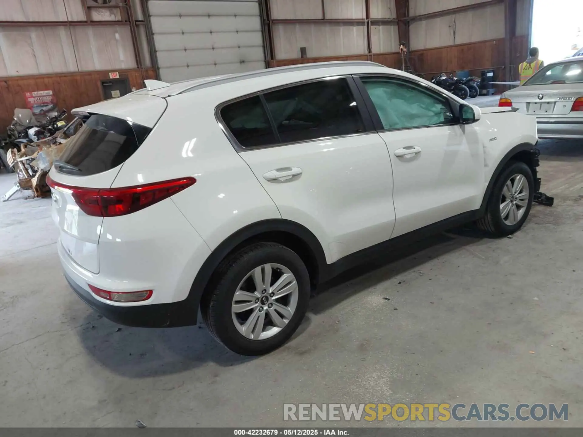 4 Фотография поврежденного автомобиля KNDPMCAC2K7602650 KIA SPORTAGE 2019
