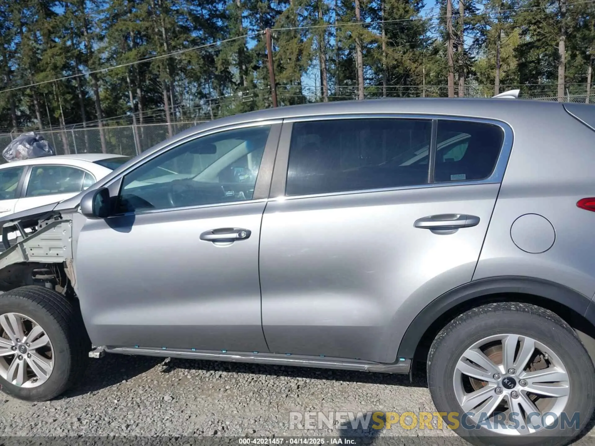 15 Photograph of a damaged car KNDPMCAC4K7592977 KIA SPORTAGE 2019