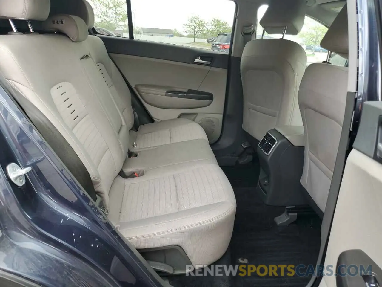 11 Photograph of a damaged car KNDPMCAC4K7605632 KIA SPORTAGE 2019