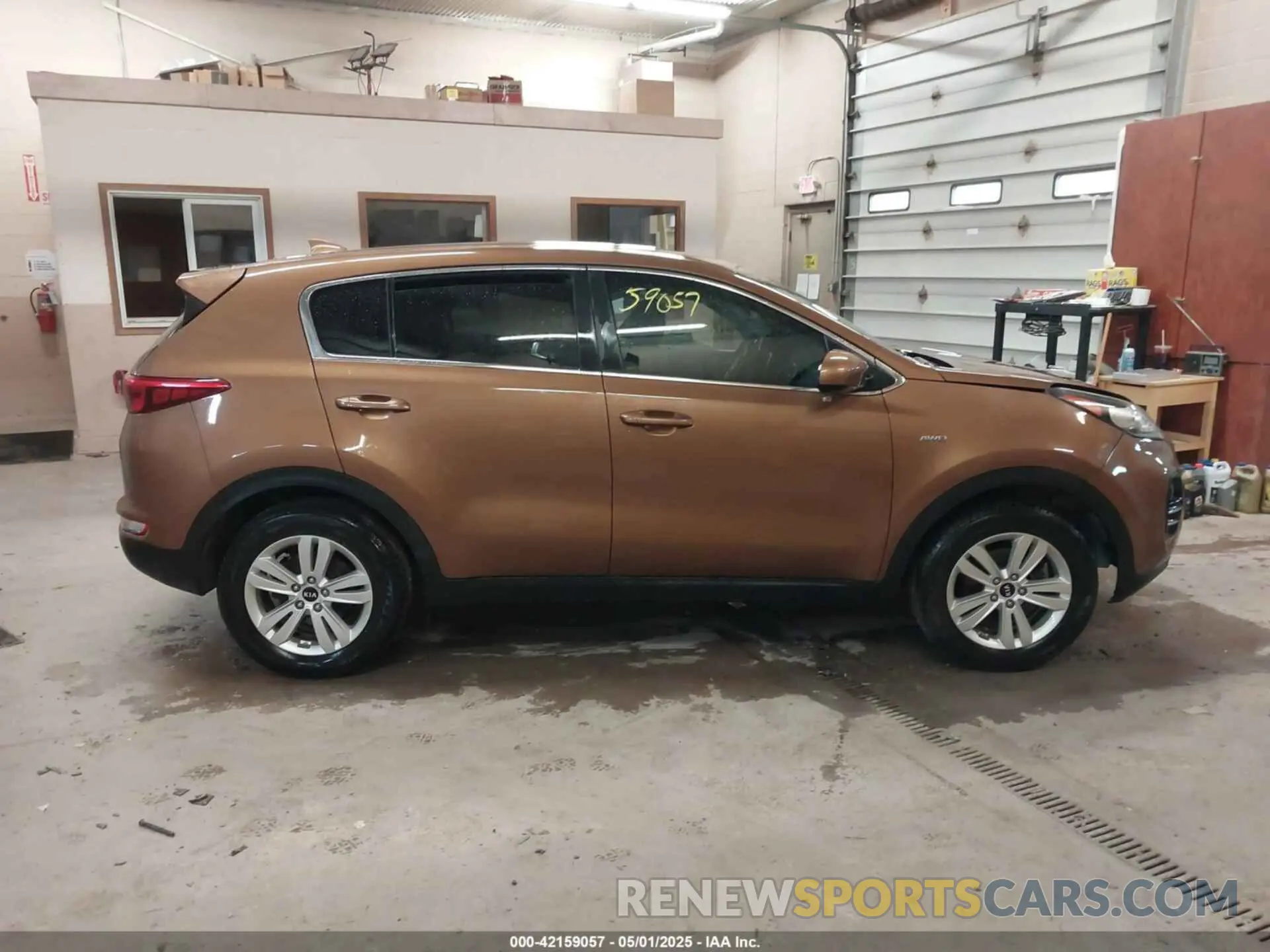 14 Photograph of a damaged car KNDPMCAC6K7568549 KIA SPORTAGE 2019