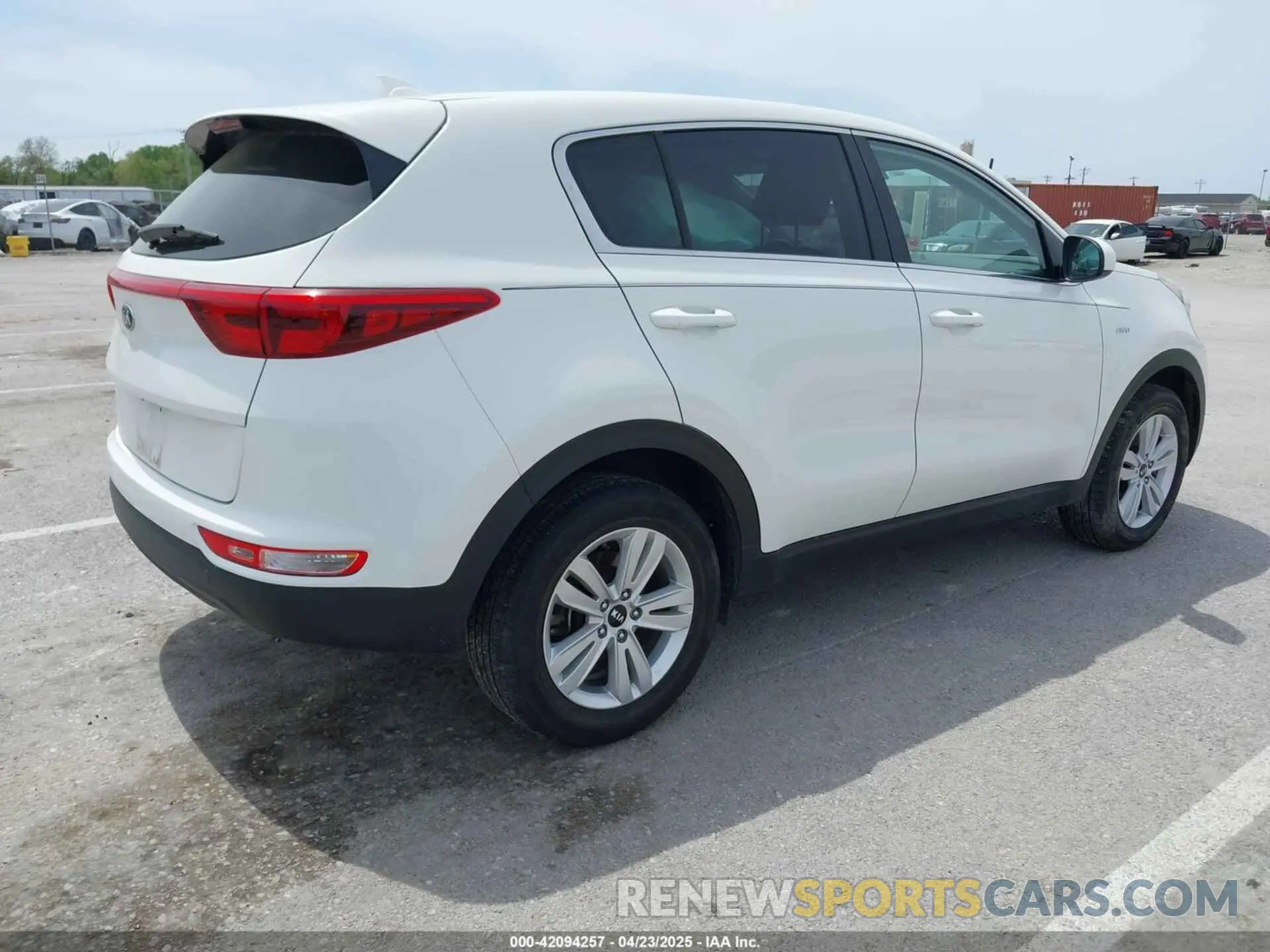 4 Photograph of a damaged car KNDPMCAC9K7608753 KIA SPORTAGE 2019