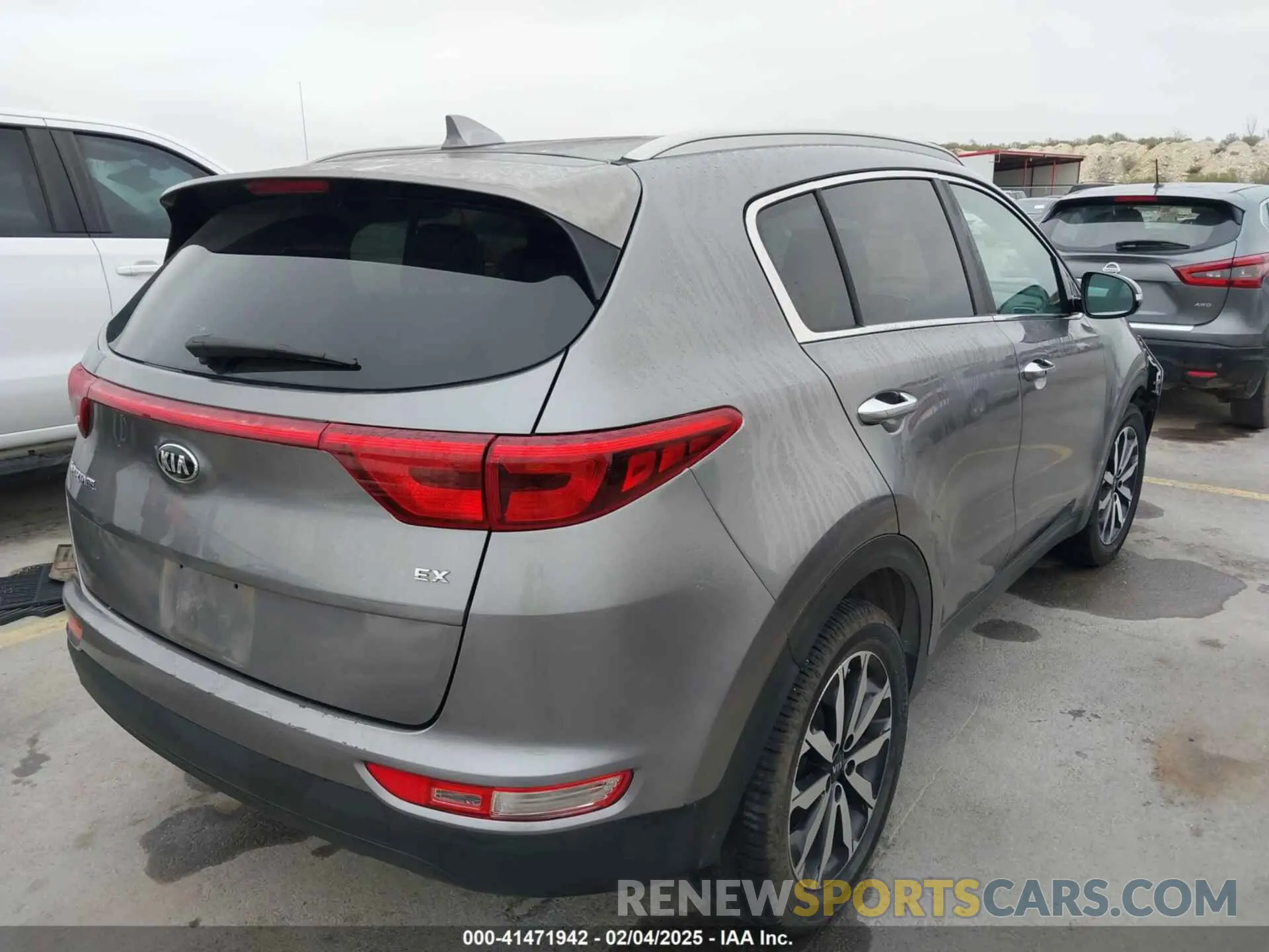 4 Photograph of a damaged car KNDPN3AC4K7536972 KIA SPORTAGE 2019