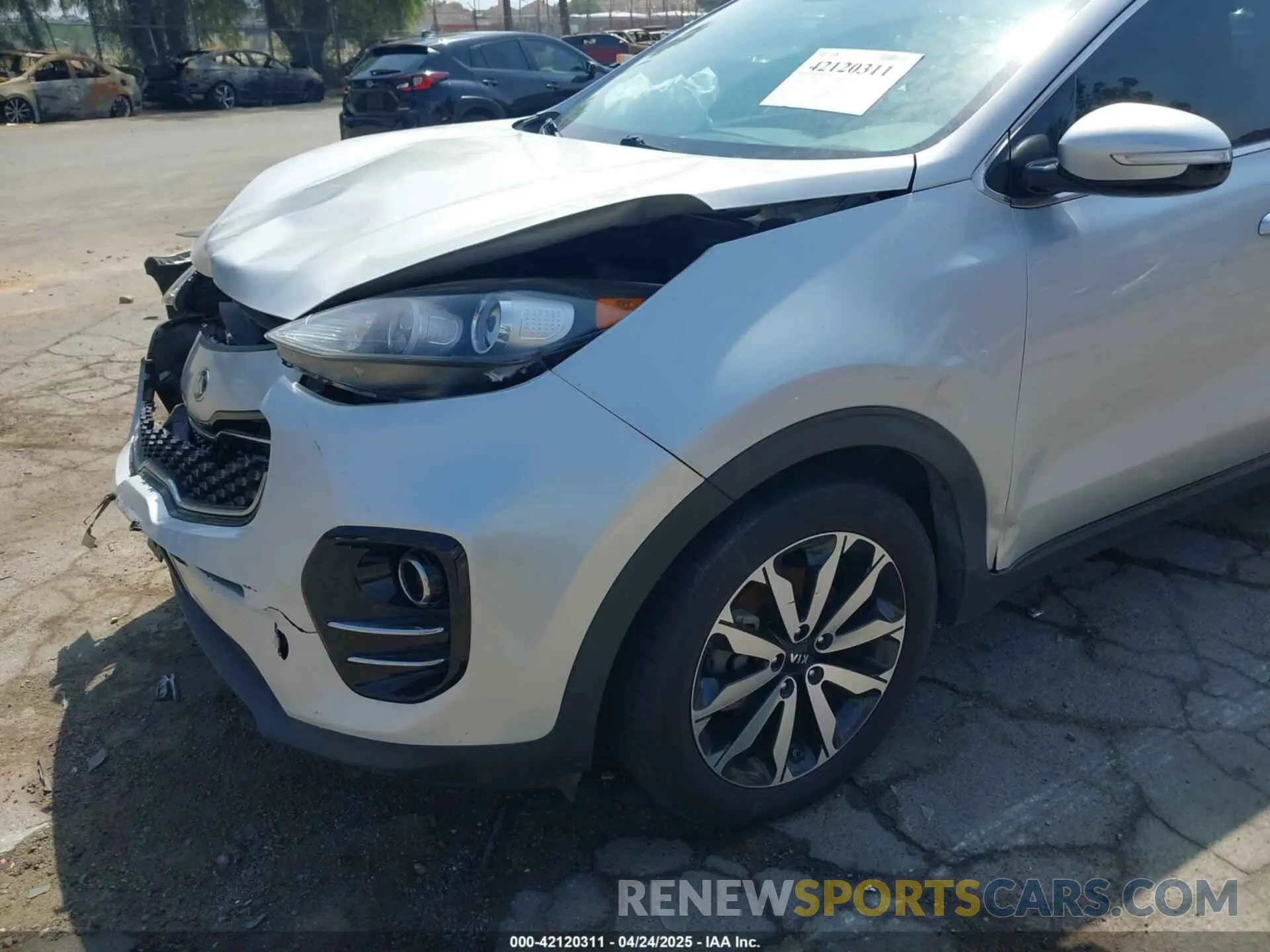 17 Photograph of a damaged car KNDPN3AC4K7586464 KIA SPORTAGE 2019