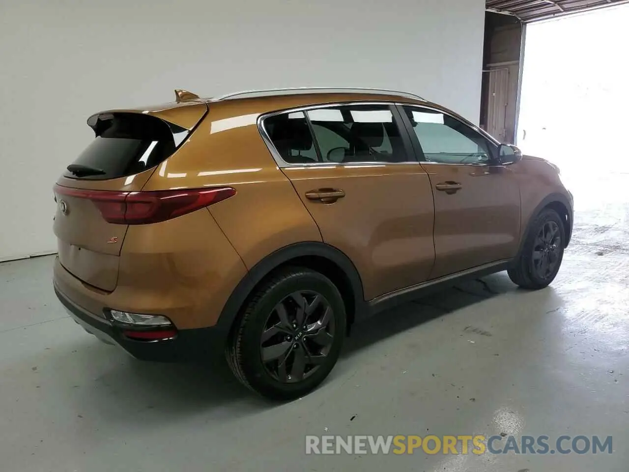 3 Photograph of a damaged car KNDP63AC5L7647318 KIA SPORTAGE 2020