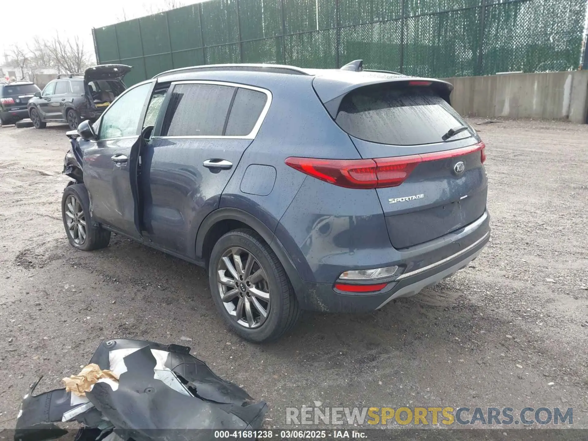 3 Фотография поврежденного автомобиля KNDP6CAC0L7791858 KIA SPORTAGE 2020