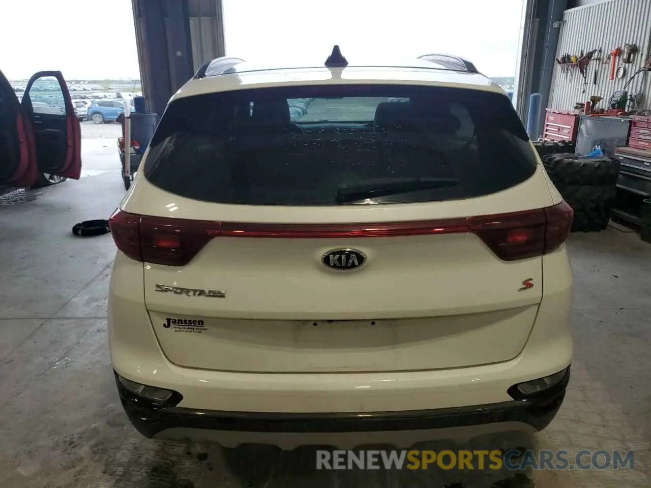6 Photograph of a damaged car KNDP6CAC2L7789156 KIA SPORTAGE 2020