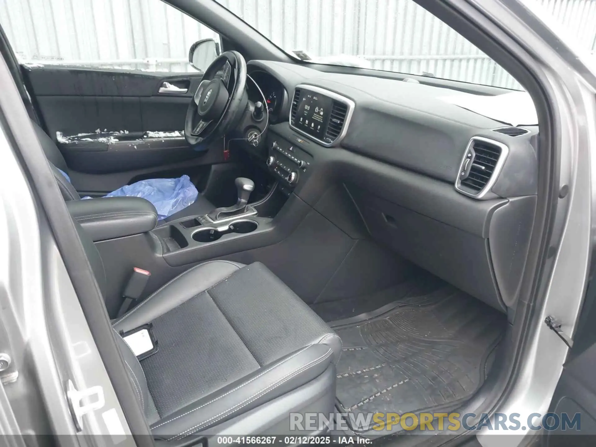 5 Photograph of a damaged car KNDP6CAC3L7634115 KIA SPORTAGE 2020