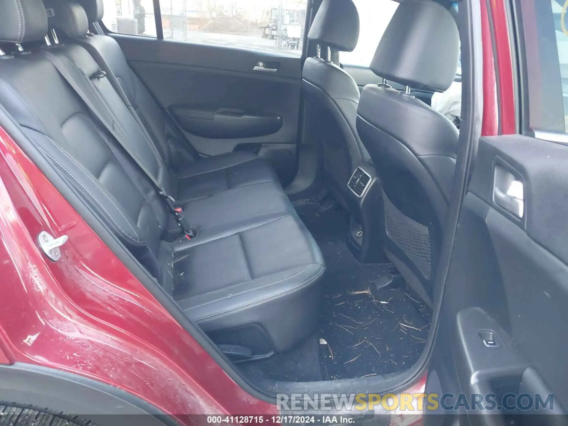8 Photograph of a damaged car KNDP6CAC3L7689230 KIA SPORTAGE 2020