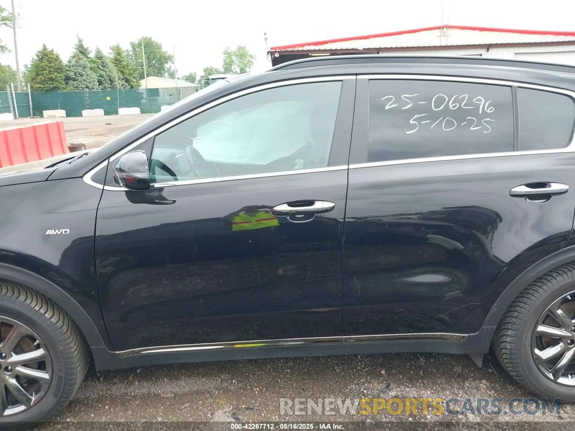 14 Photograph of a damaged car KNDP6CAC5L7683283 KIA SPORTAGE 2020