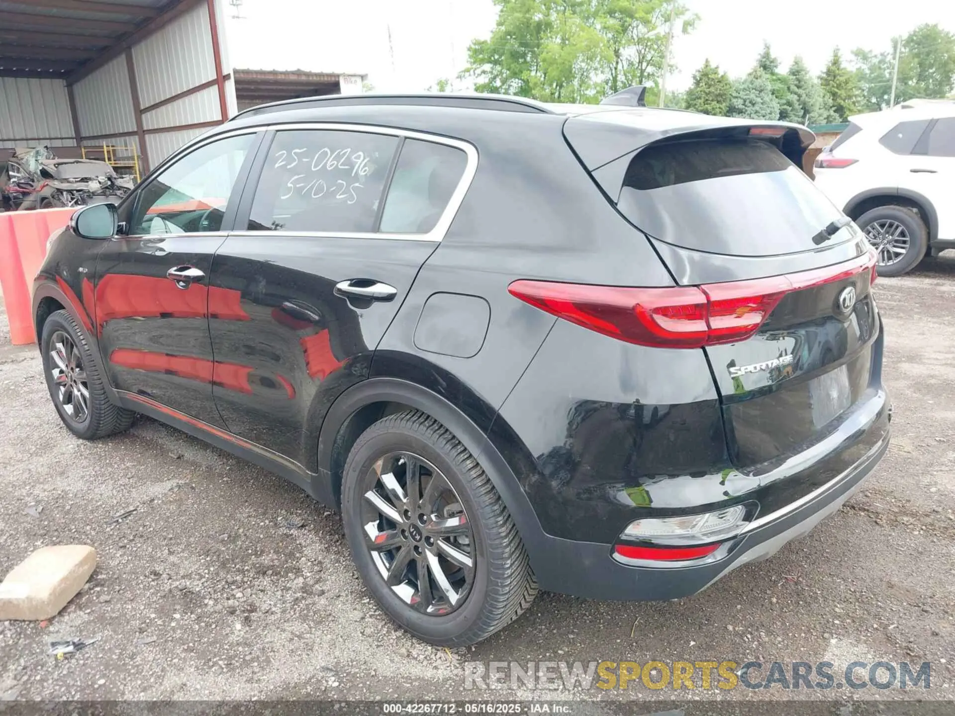 3 Photograph of a damaged car KNDP6CAC5L7683283 KIA SPORTAGE 2020