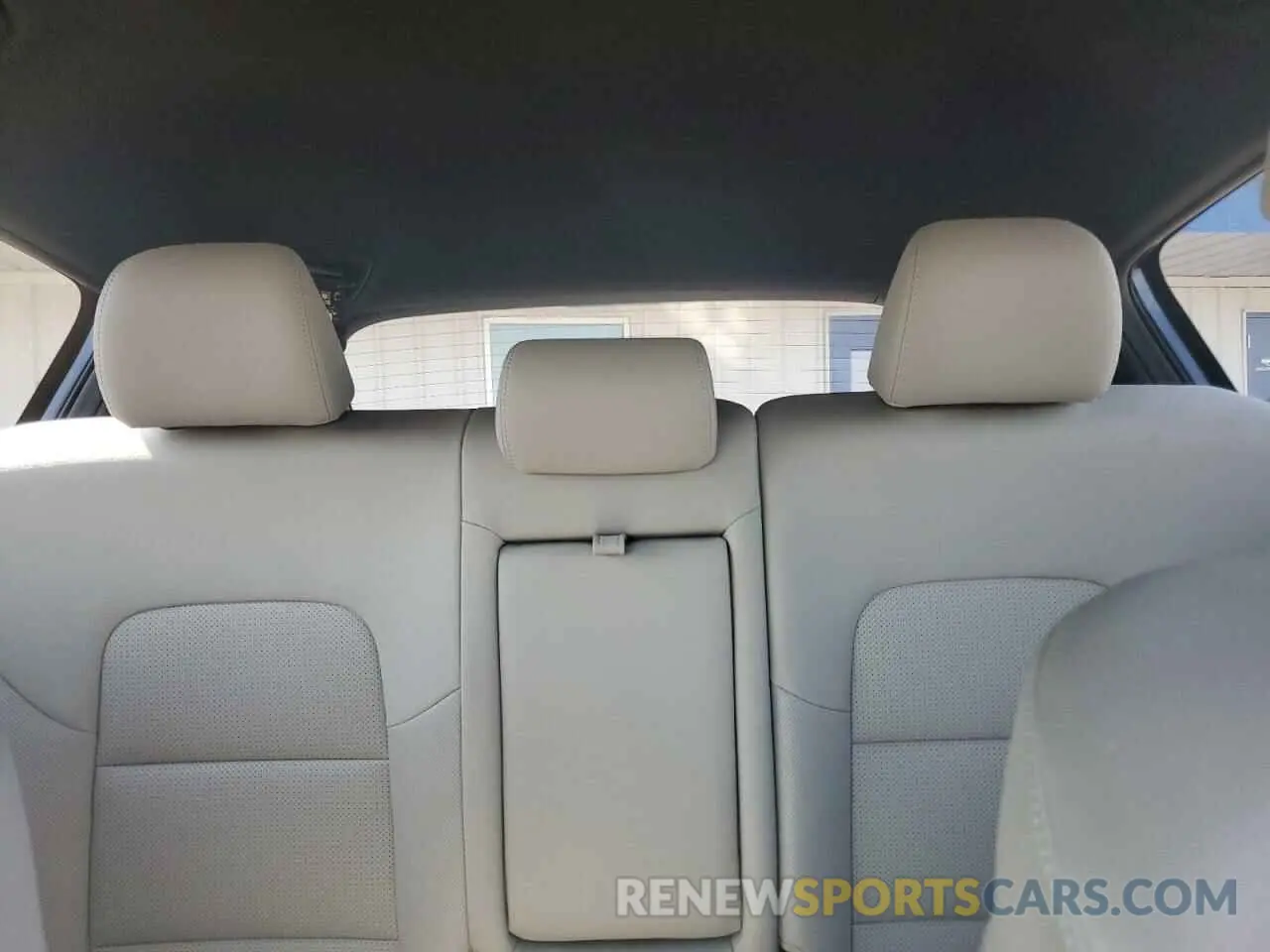 10 Photograph of a damaged car KNDP6CAC7L7652276 KIA SPORTAGE 2020
