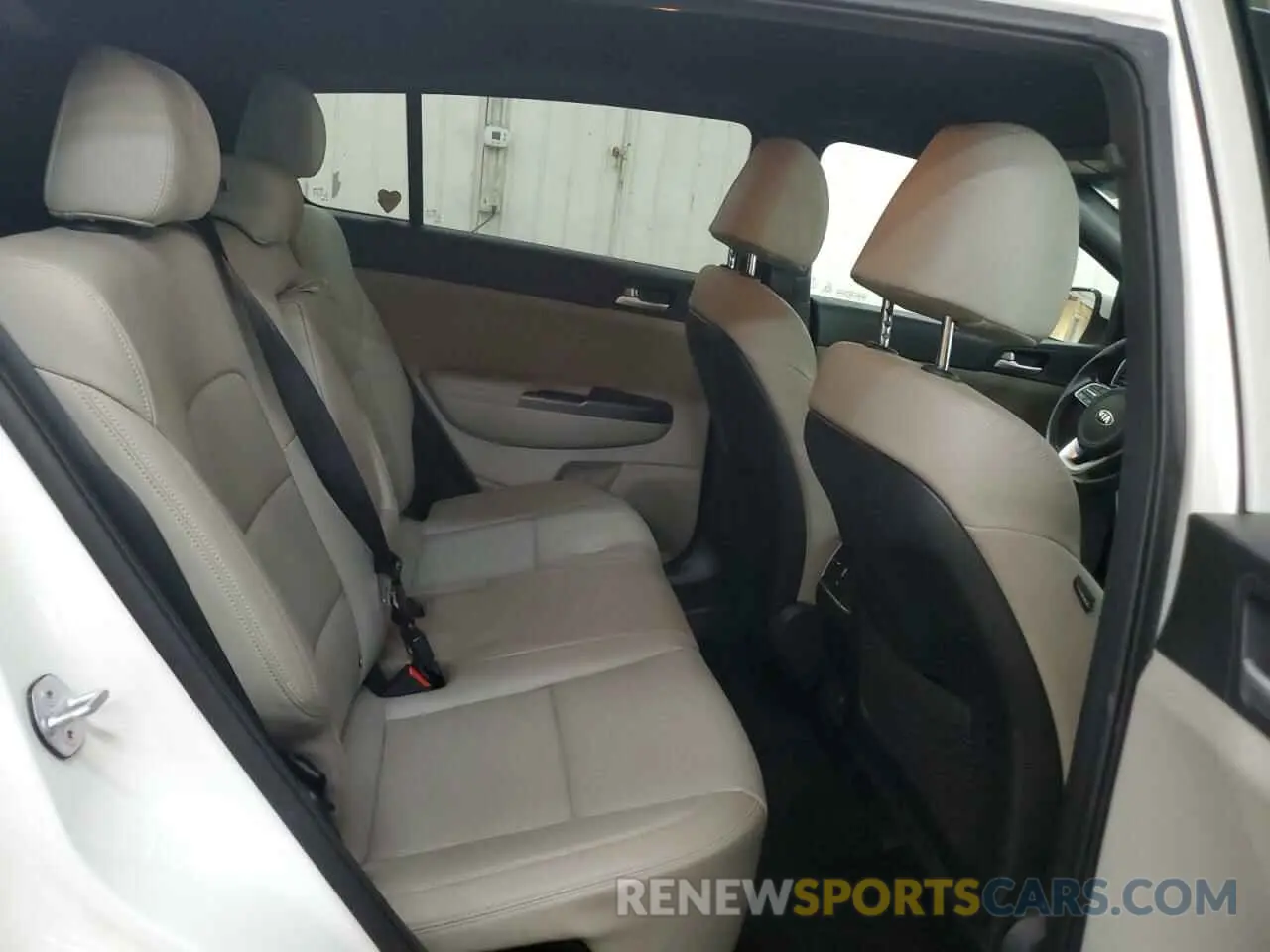 11 Photograph of a damaged car KNDP6CAC7L7683723 KIA SPORTAGE 2020