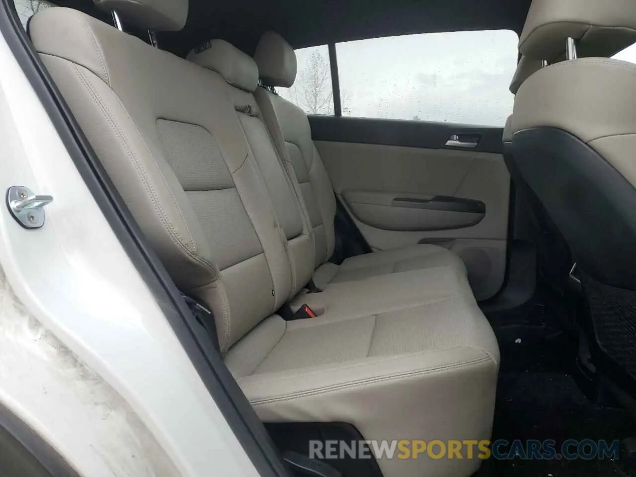 11 Photograph of a damaged car KNDP6CAC7L7732435 KIA SPORTAGE 2020