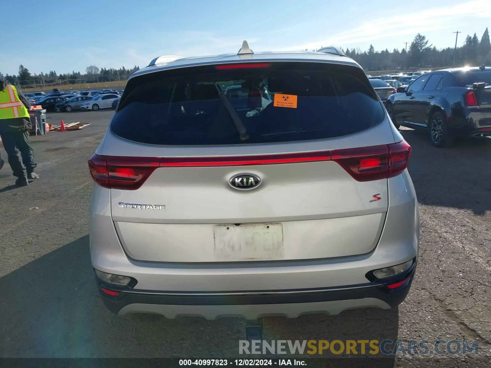 16 Photograph of a damaged car KNDP6CAC8L7705132 KIA SPORTAGE 2020