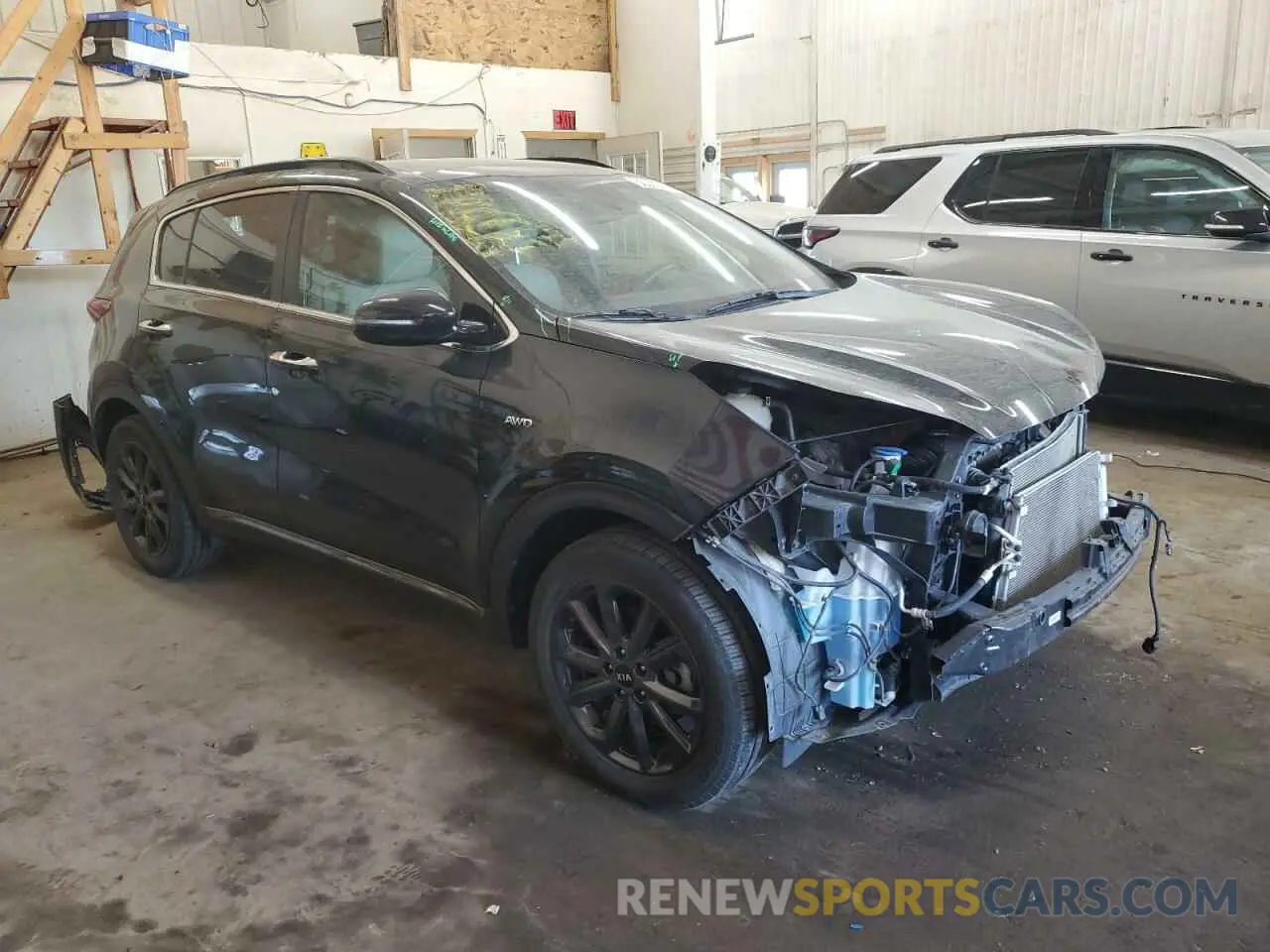 4 Photograph of a damaged car KNDP6CAC8L7736591 KIA SPORTAGE 2020