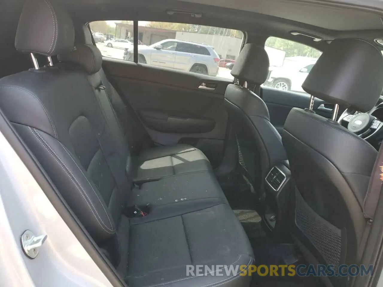 11 Photograph of a damaged car KNDP6CAC8L7746456 KIA SPORTAGE 2020