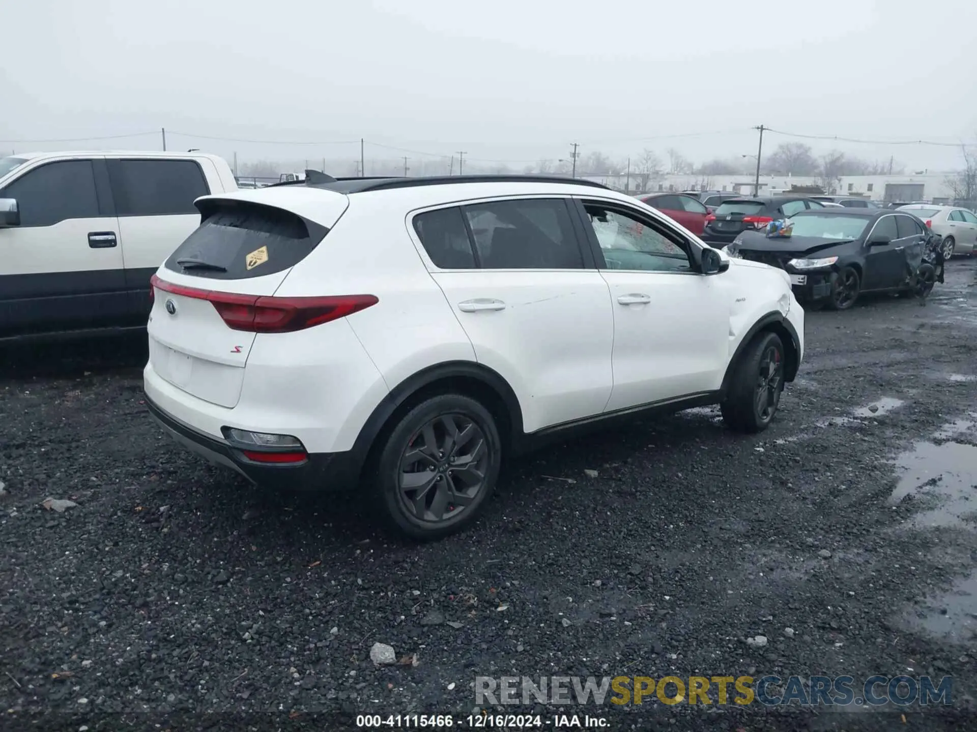 4 Photograph of a damaged car KNDP6CAC9L7664073 KIA SPORTAGE 2020