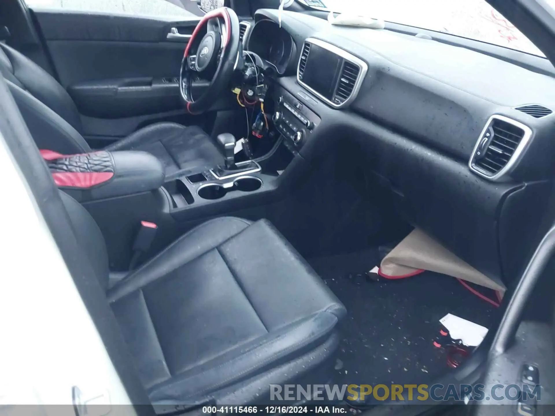 5 Photograph of a damaged car KNDP6CAC9L7664073 KIA SPORTAGE 2020