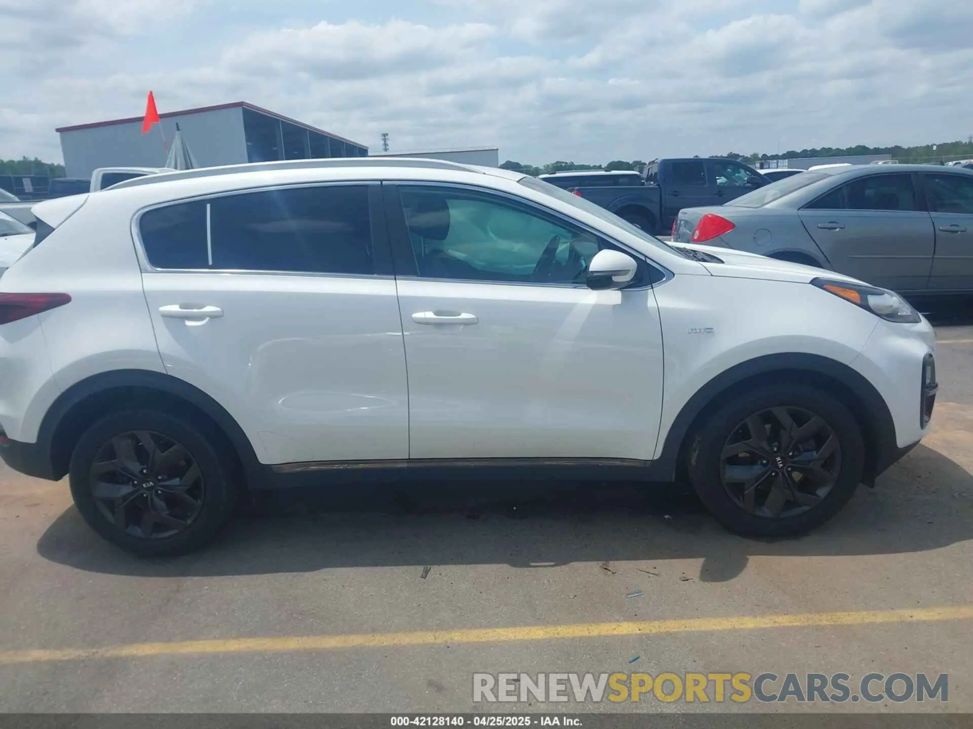 13 Photograph of a damaged car KNDP6CAC9L7725051 KIA SPORTAGE 2020