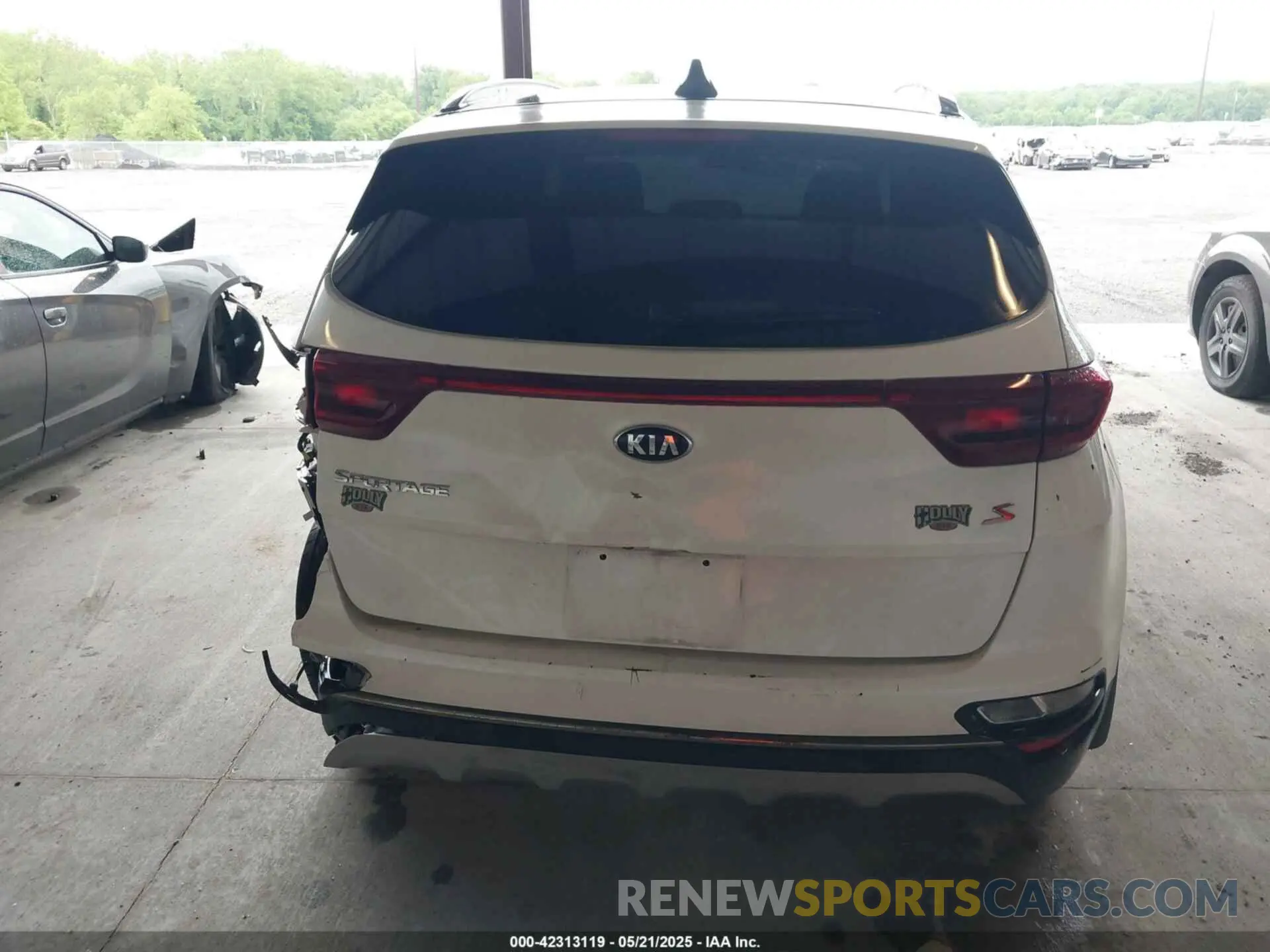 16 Photograph of a damaged car KNDP6CAC9L7767946 KIA SPORTAGE 2020