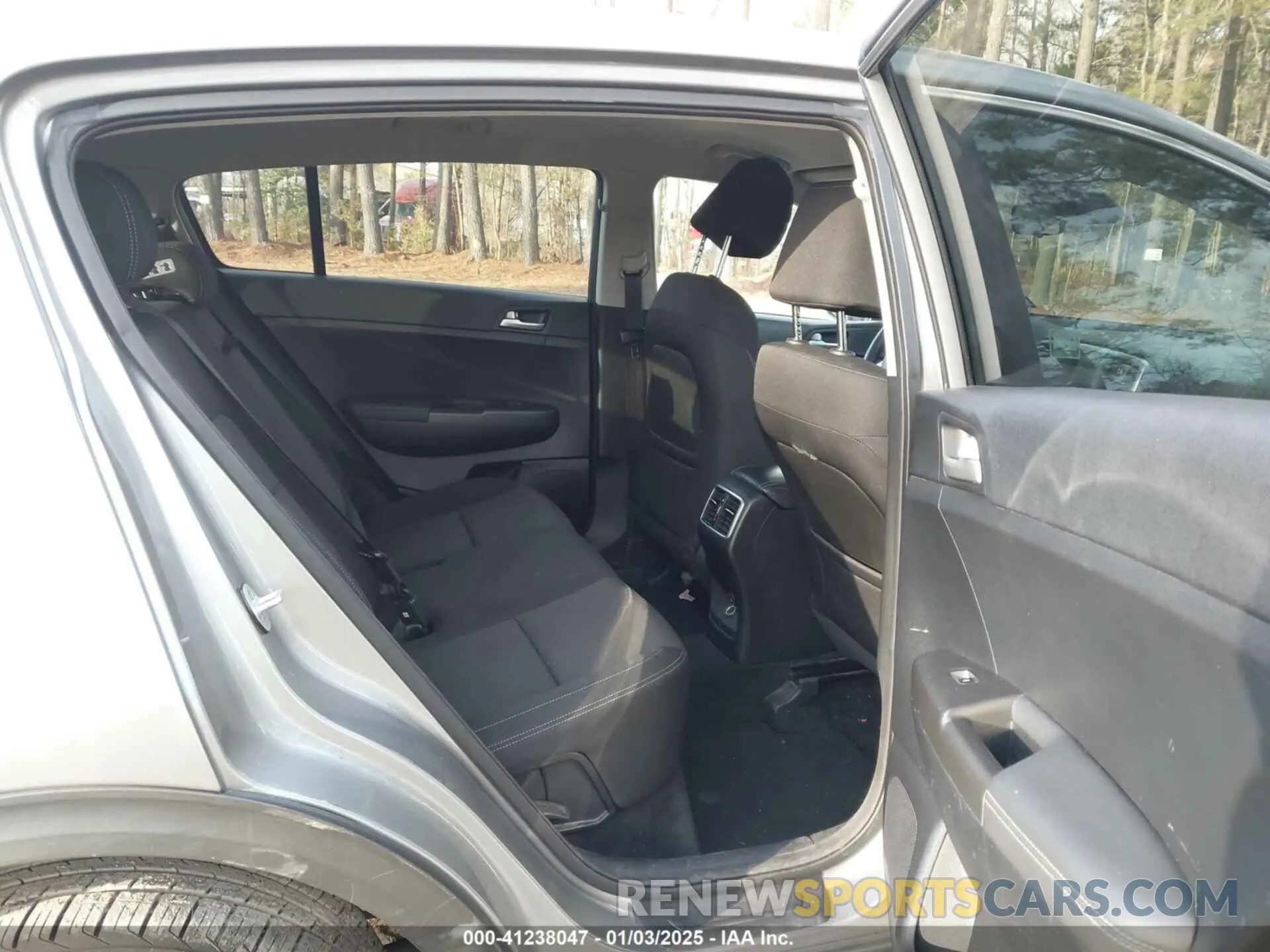 8 Фотография поврежденного автомобиля KNDPM3AC1L7640808 KIA SPORTAGE 2020