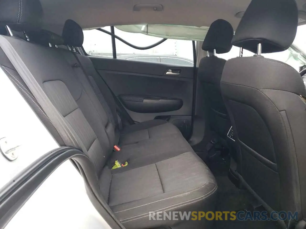 10 Фотография поврежденного автомобиля KNDPM3AC2L7806978 KIA SPORTAGE 2020