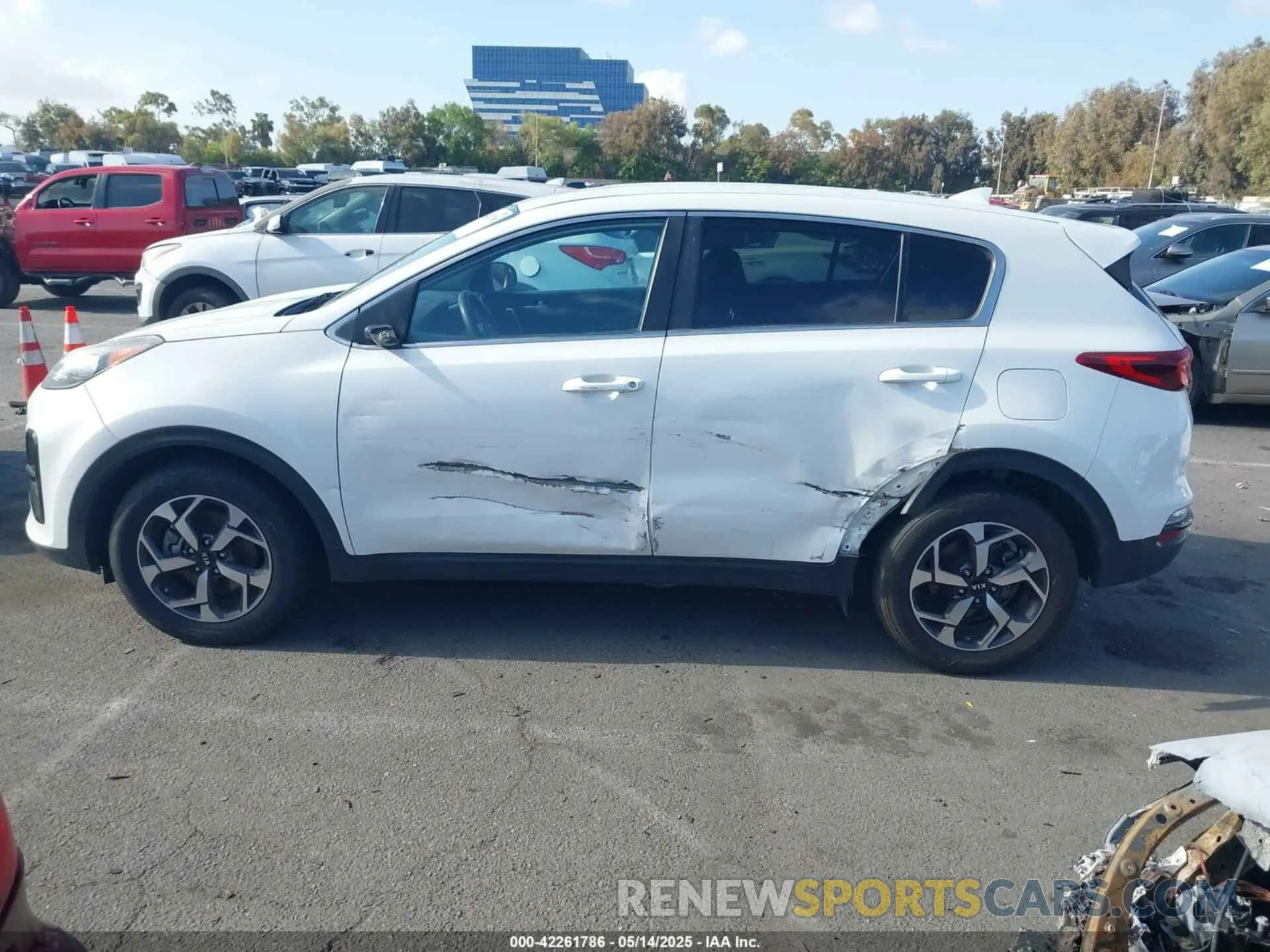 14 Photograph of a damaged car KNDPM3AC4L7708065 KIA SPORTAGE 2020