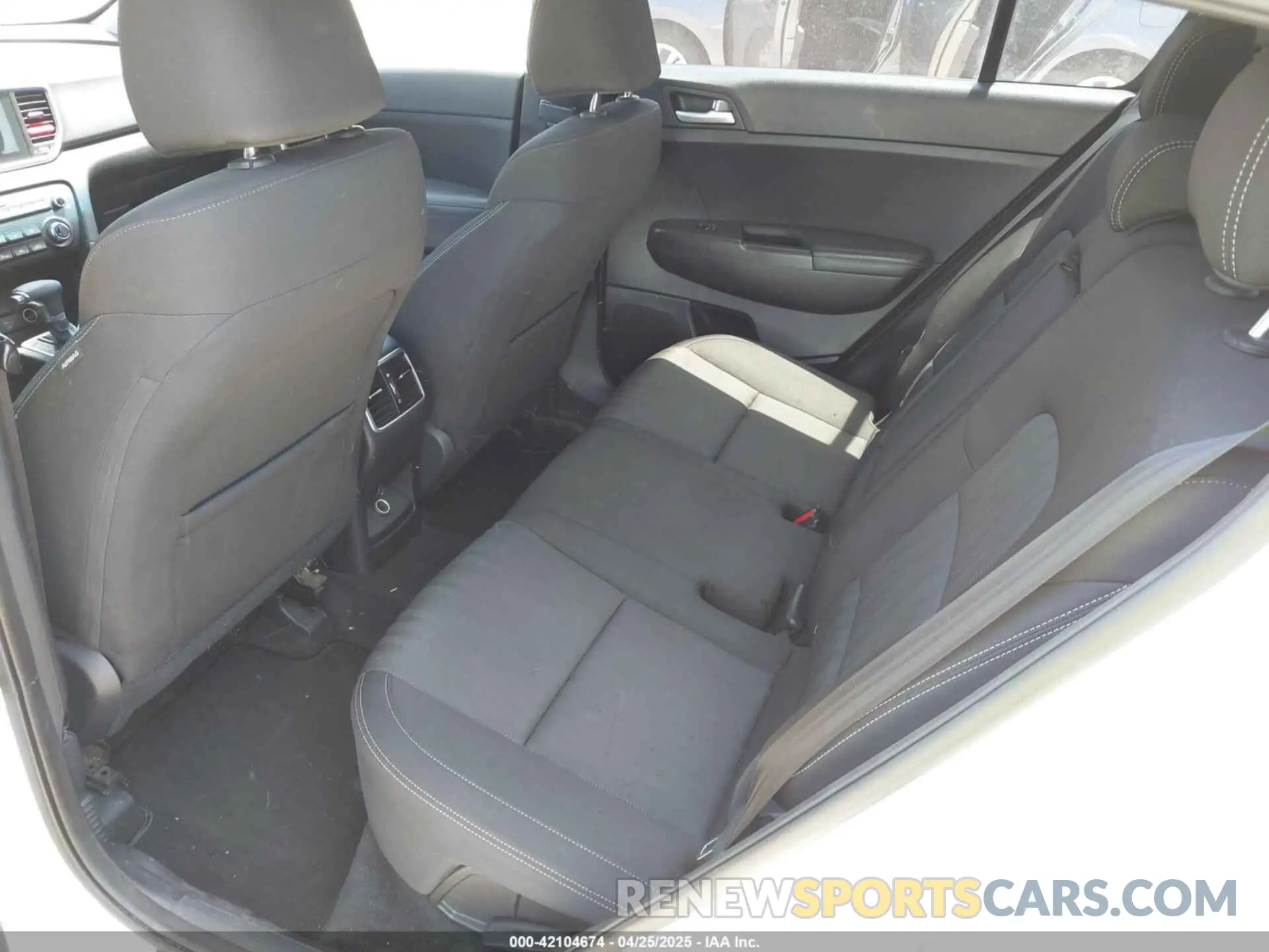 8 Фотография поврежденного автомобиля KNDPM3AC4L7798107 KIA SPORTAGE 2020