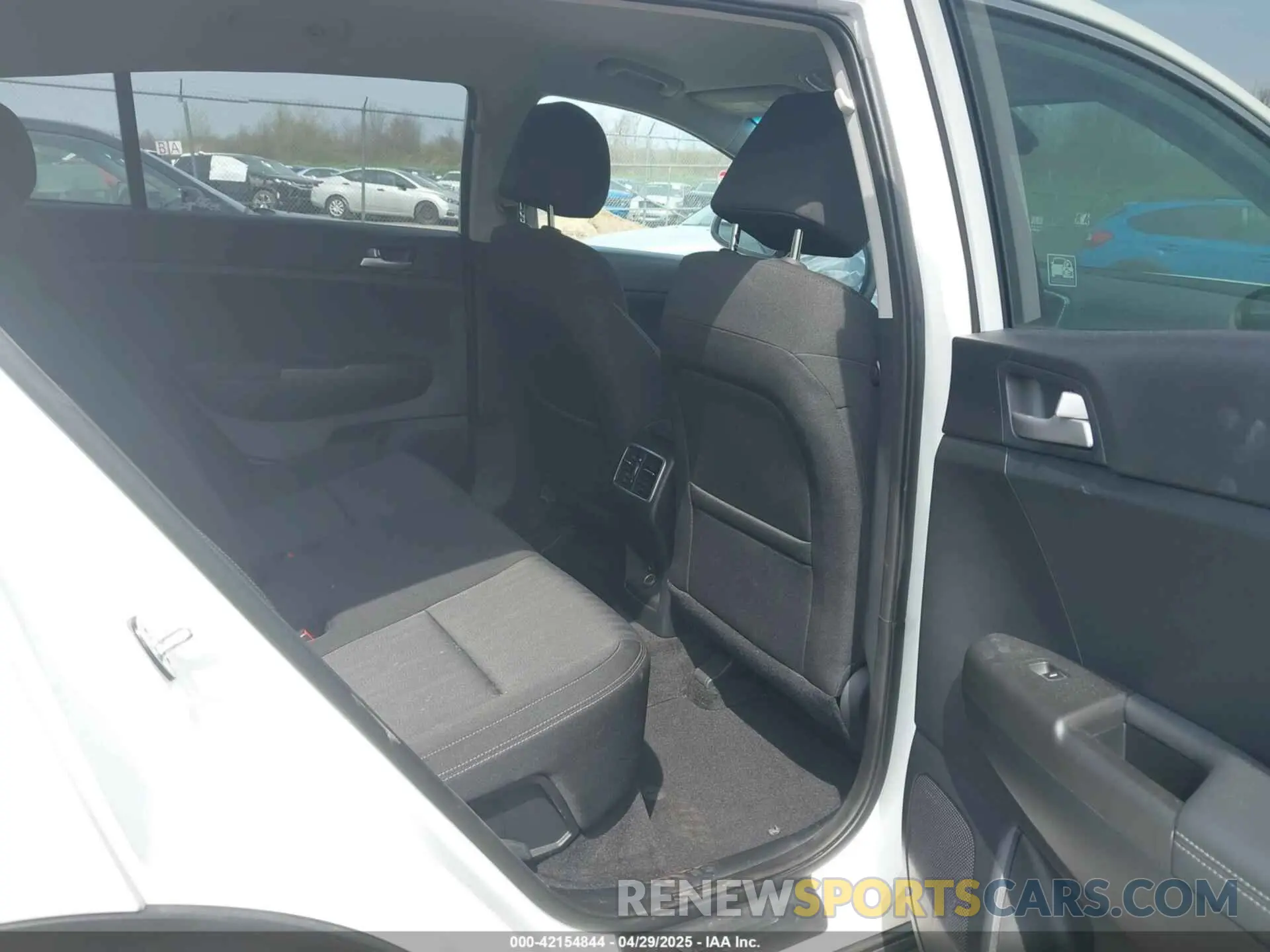 8 Photograph of a damaged car KNDPM3AC5L7675206 KIA SPORTAGE 2020
