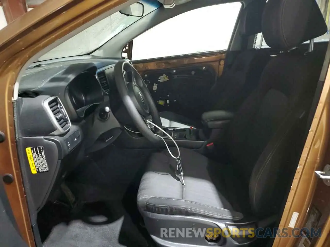 7 Photograph of a damaged car KNDPMCAC0L7795172 KIA SPORTAGE 2020