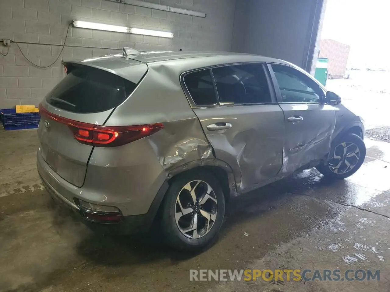 3 Photograph of a damaged car KNDPMCAC0L7805814 KIA SPORTAGE 2020