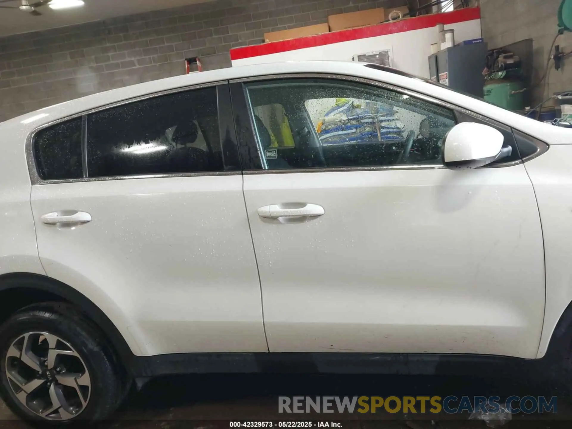 13 Photograph of a damaged car KNDPMCAC1L7730489 KIA SPORTAGE 2020